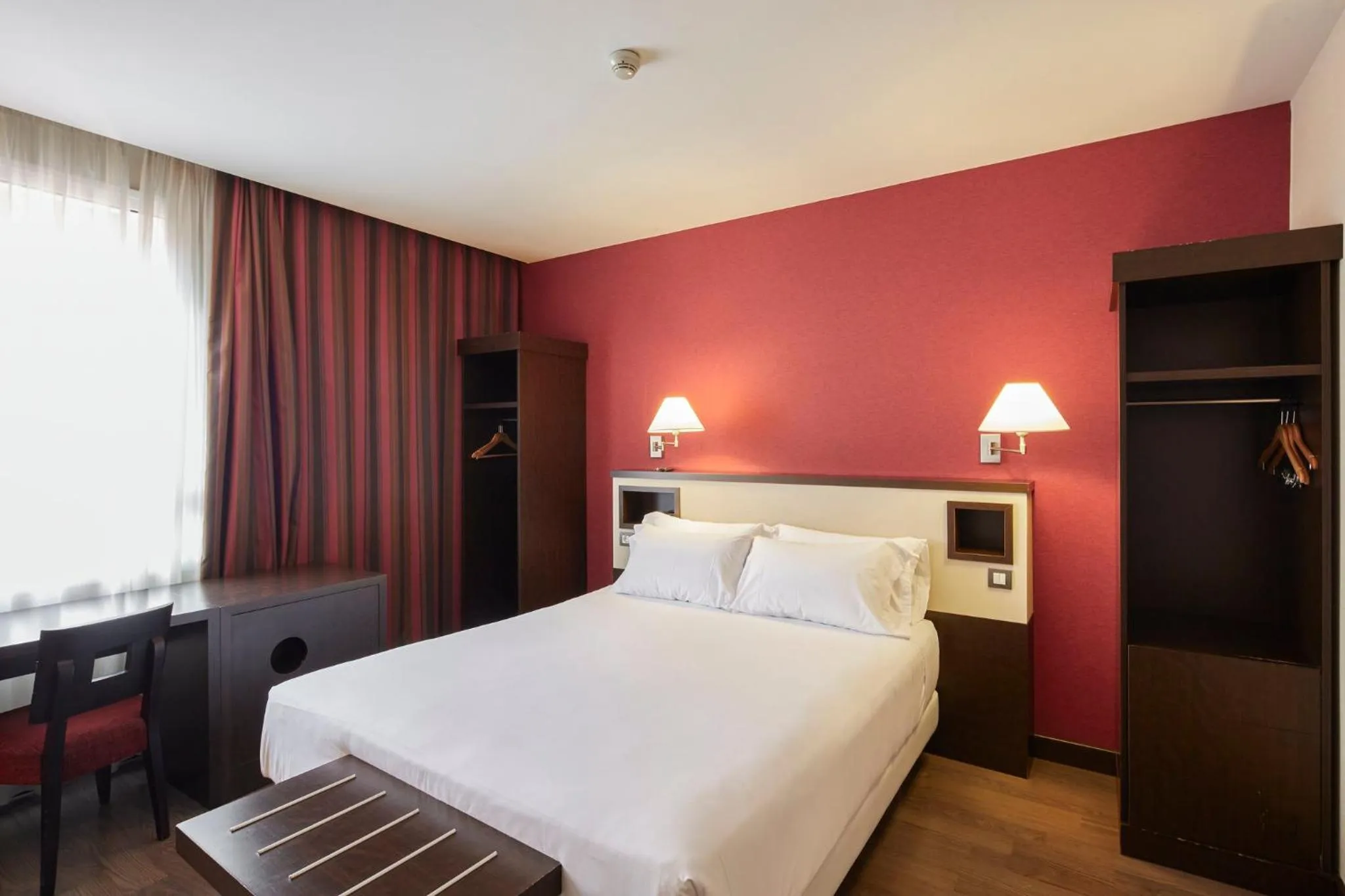 Photo of the whole room, Bed in Sercotel Sant Boi