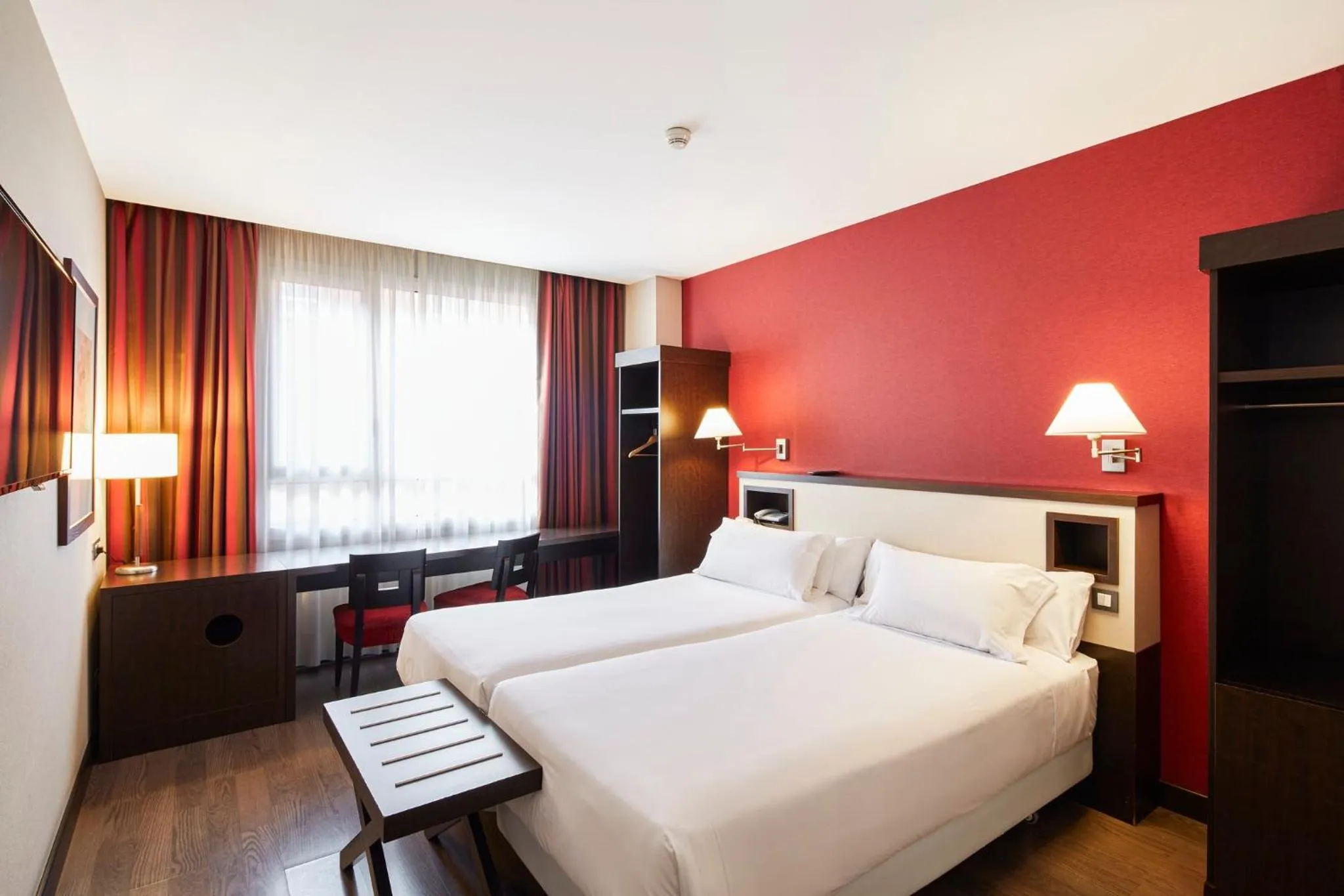 Photo of the whole room, Bed in Sercotel Sant Boi