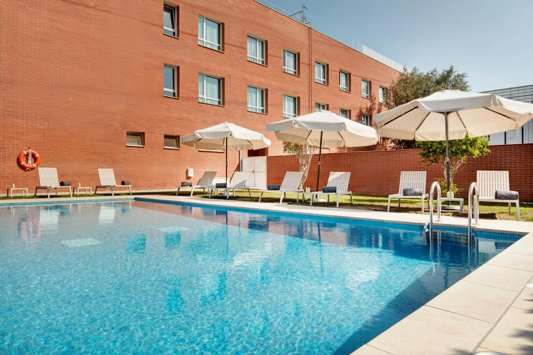 Swimming pool in Sercotel Sant Boi