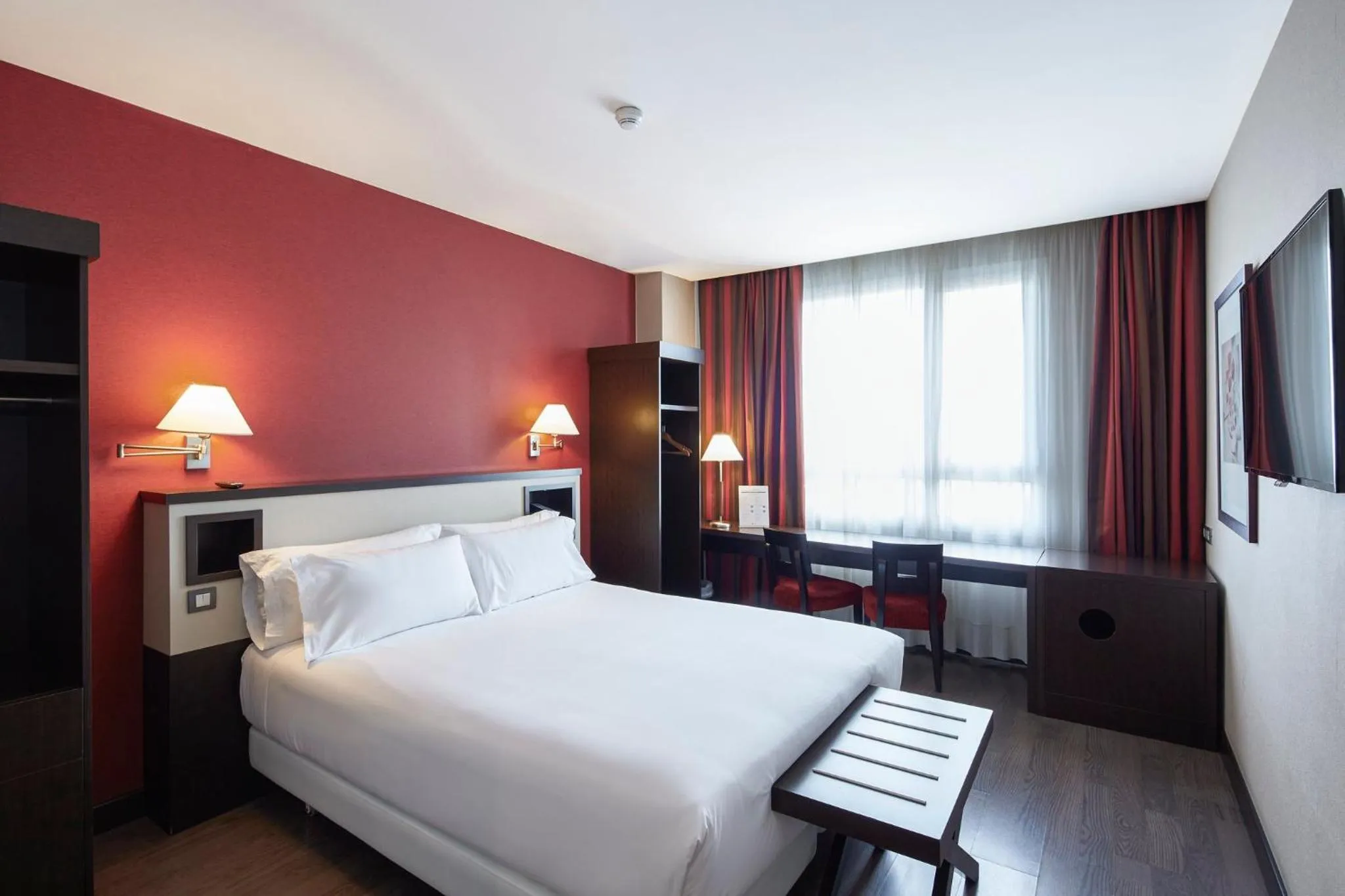 Photo of the whole room, Bed in Sercotel Sant Boi