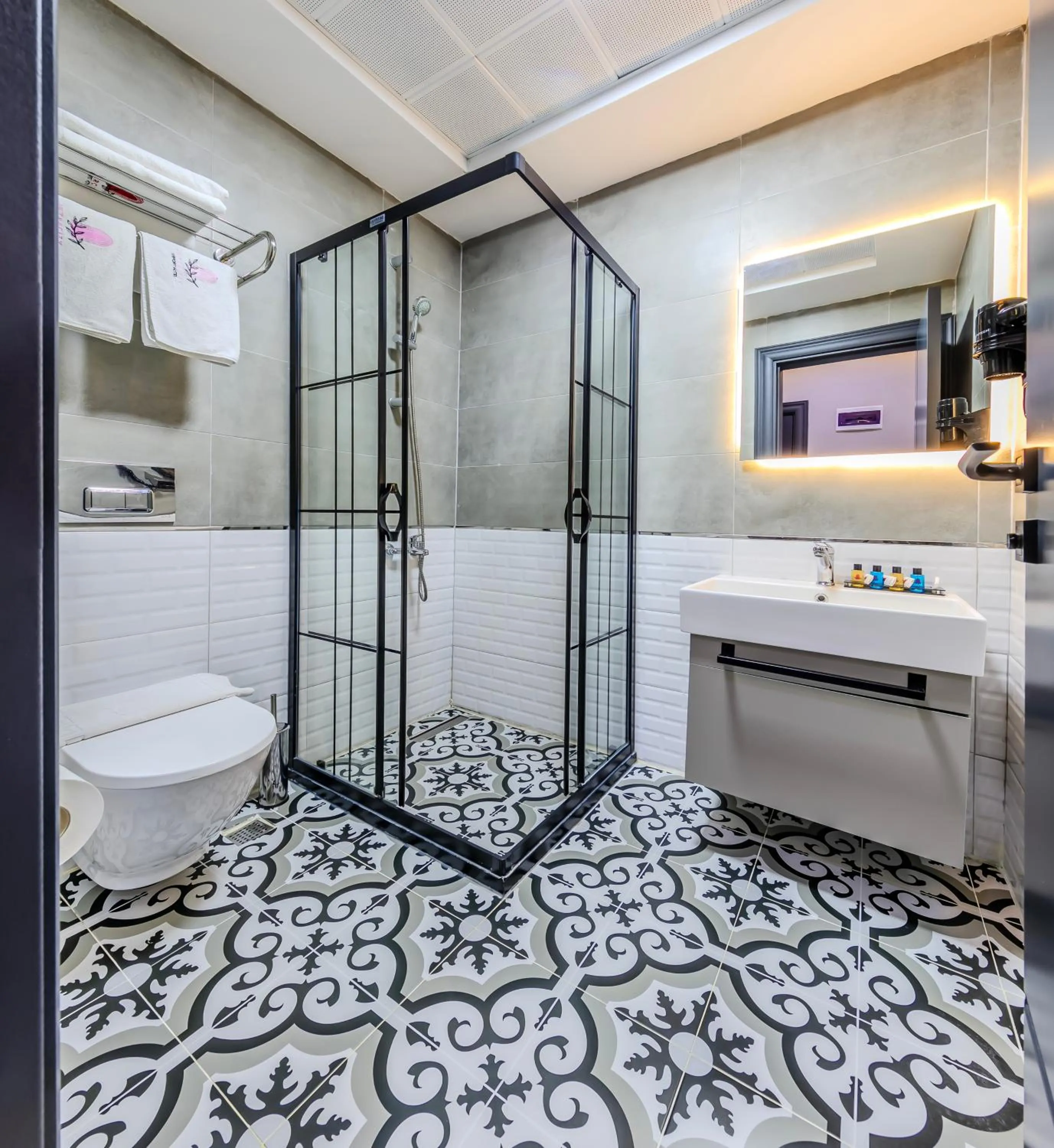 Bathroom in Intercity Hotel Istanbul Airport