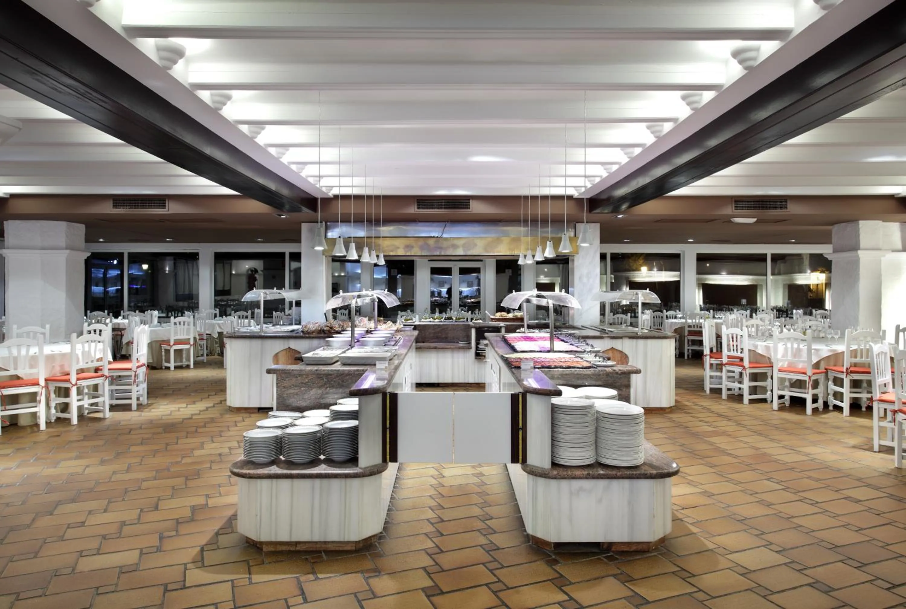 Restaurant/places to eat in Hotel Abades Benacazon