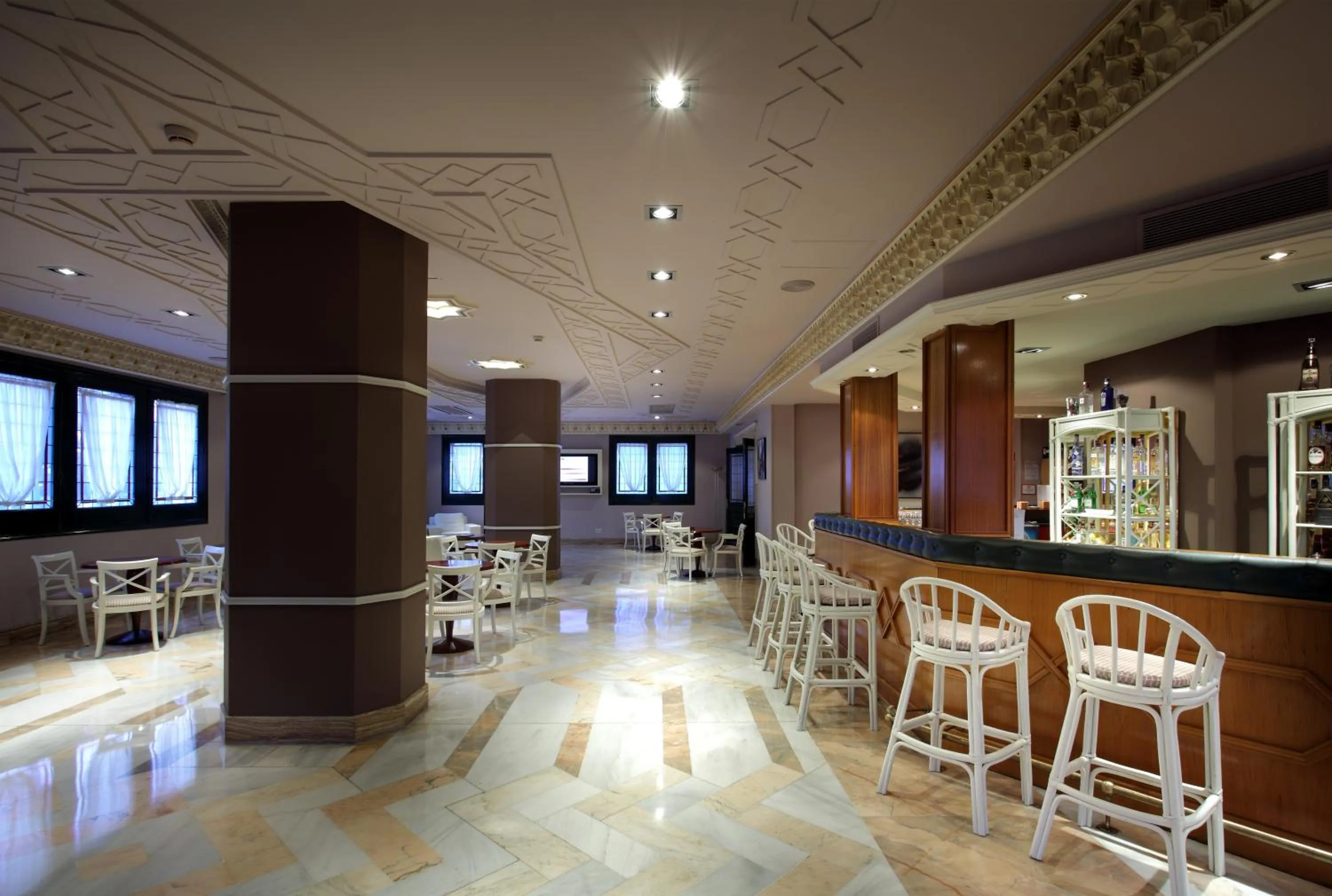 Lounge or bar in Hotel Abades Benacazon