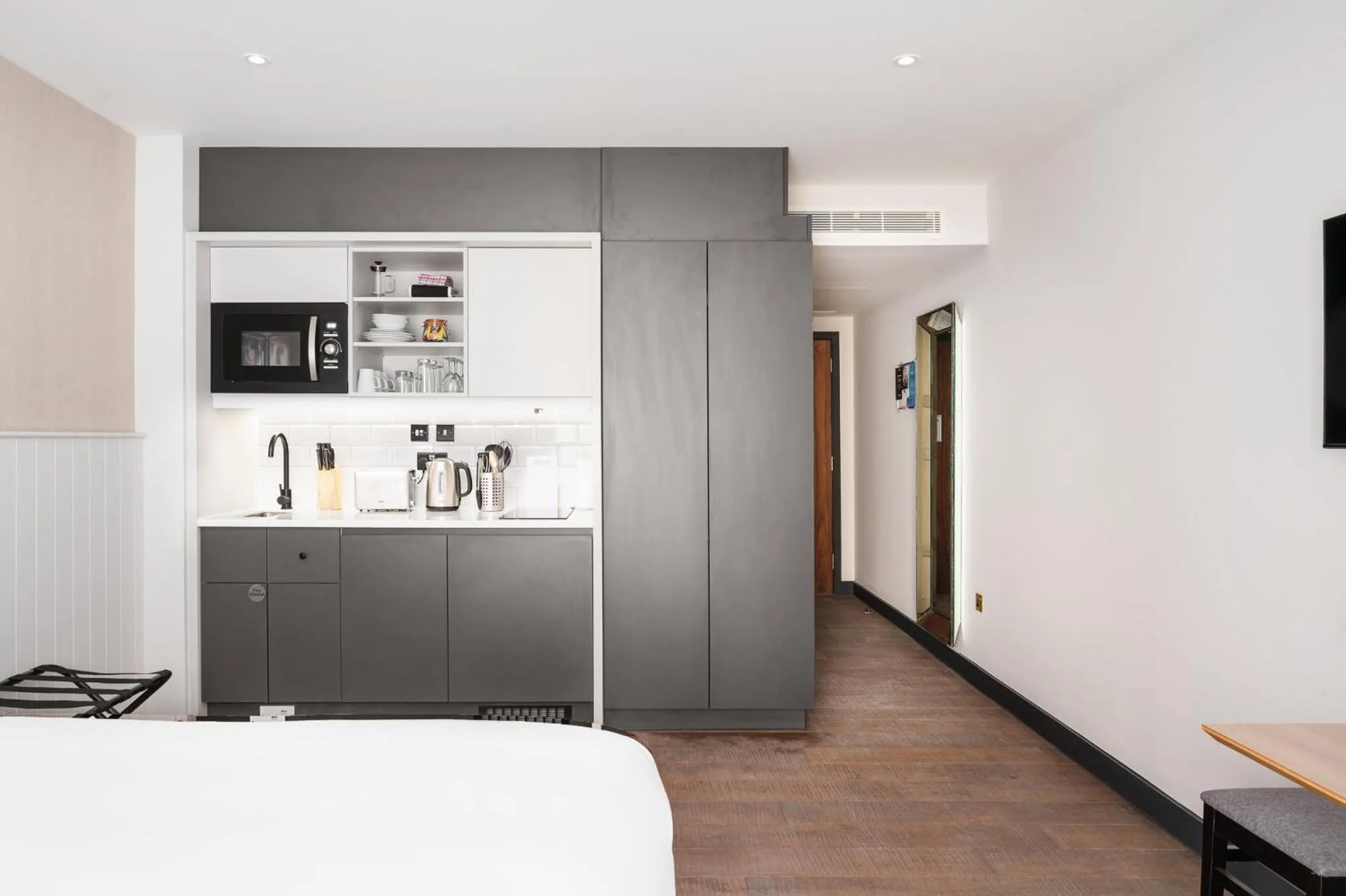 Bedroom, Bed in Staybridge Suites Brighton by IHG