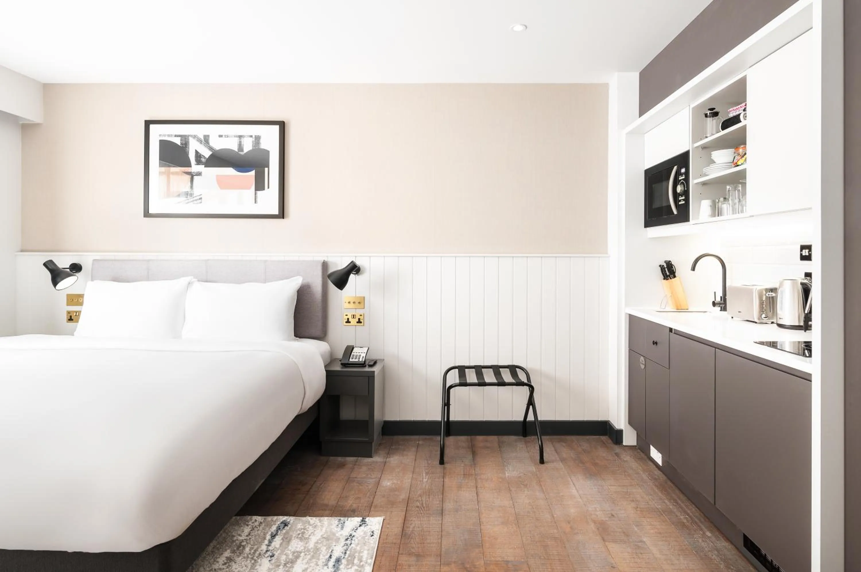 Kitchen or kitchenette, Bed in Staybridge Suites Brighton by IHG