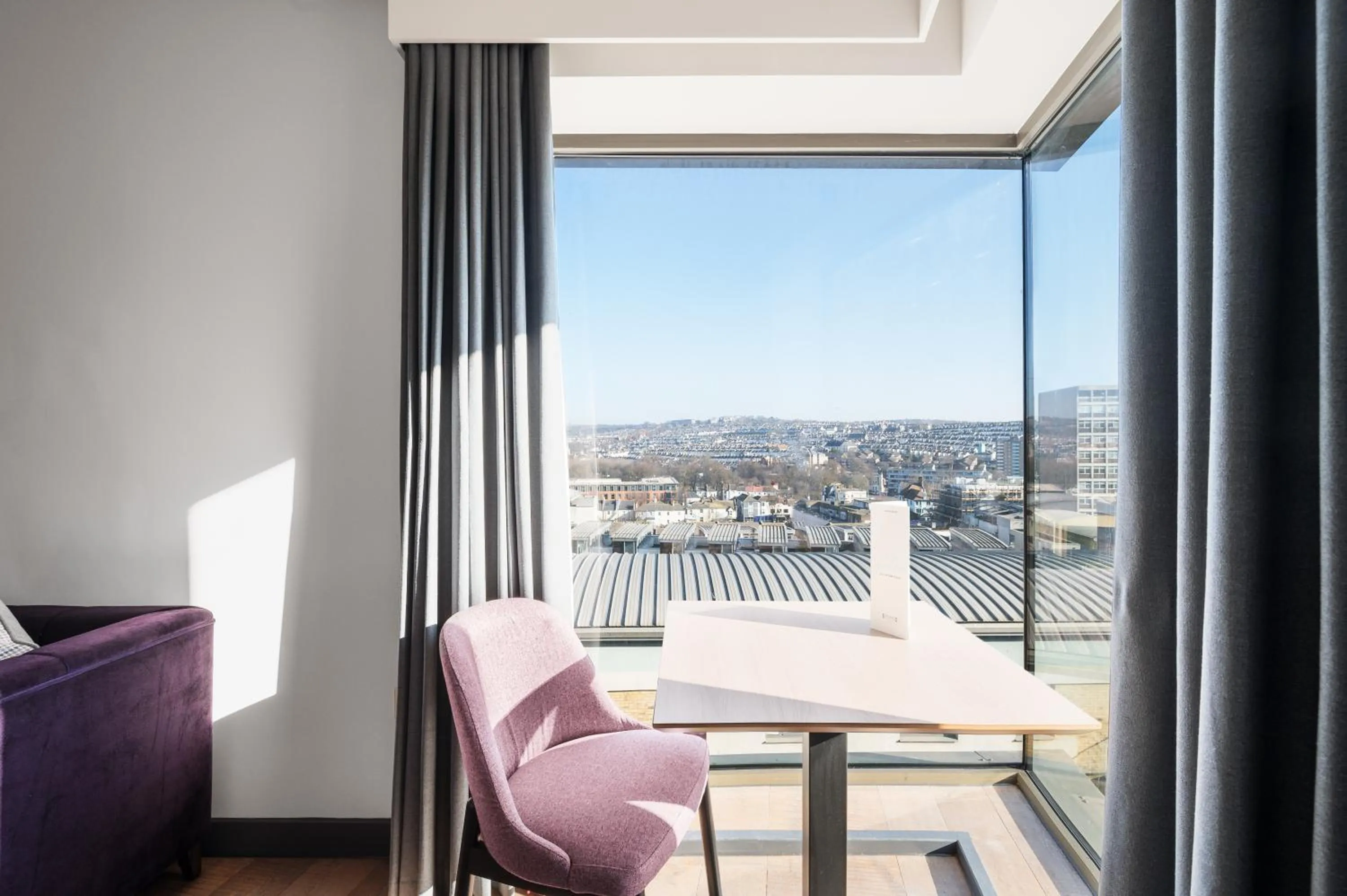 Living room in Staybridge Suites Brighton by IHG