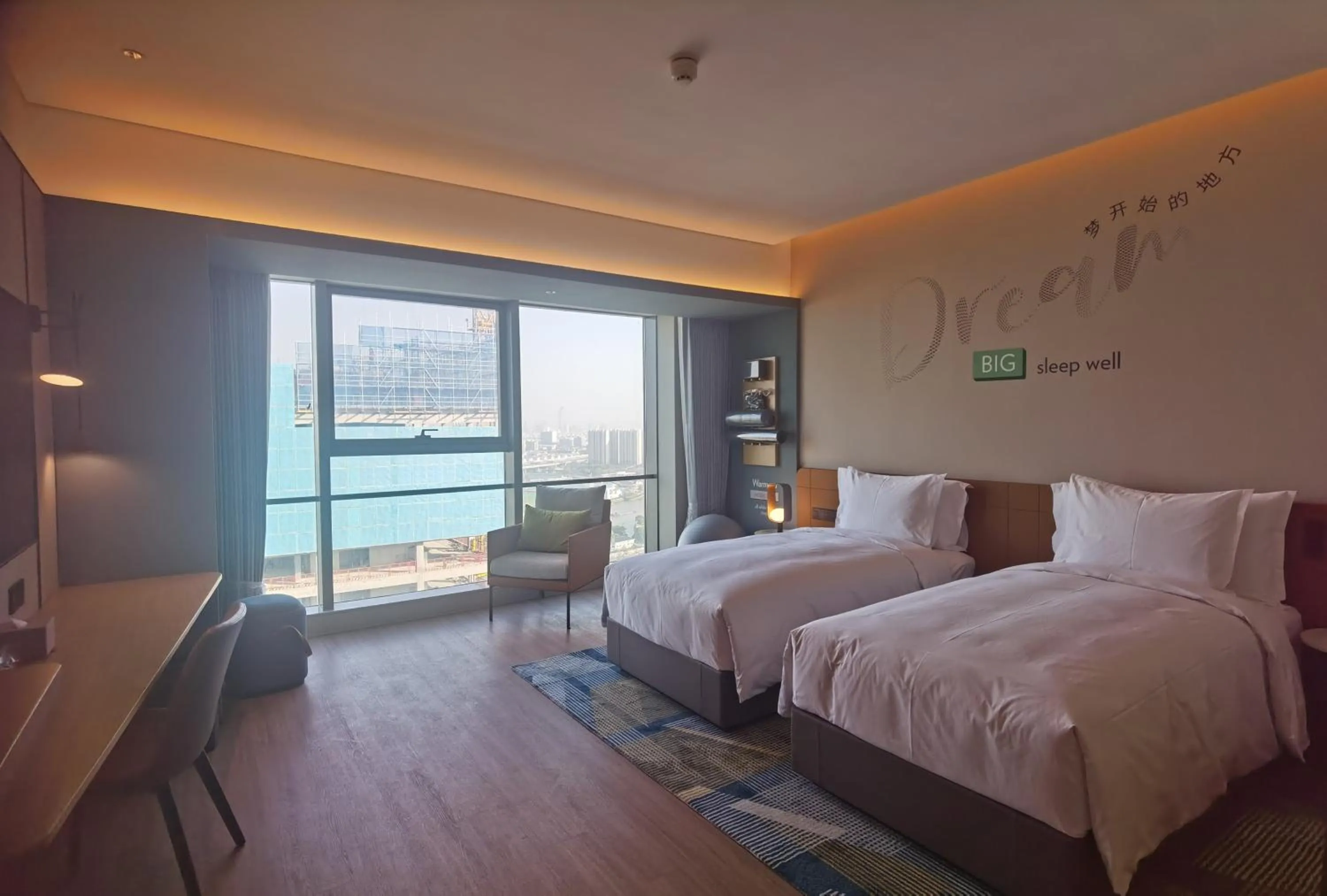 Photo of the whole room, Bed in EVEN Suzhou Grand Canal by IHG