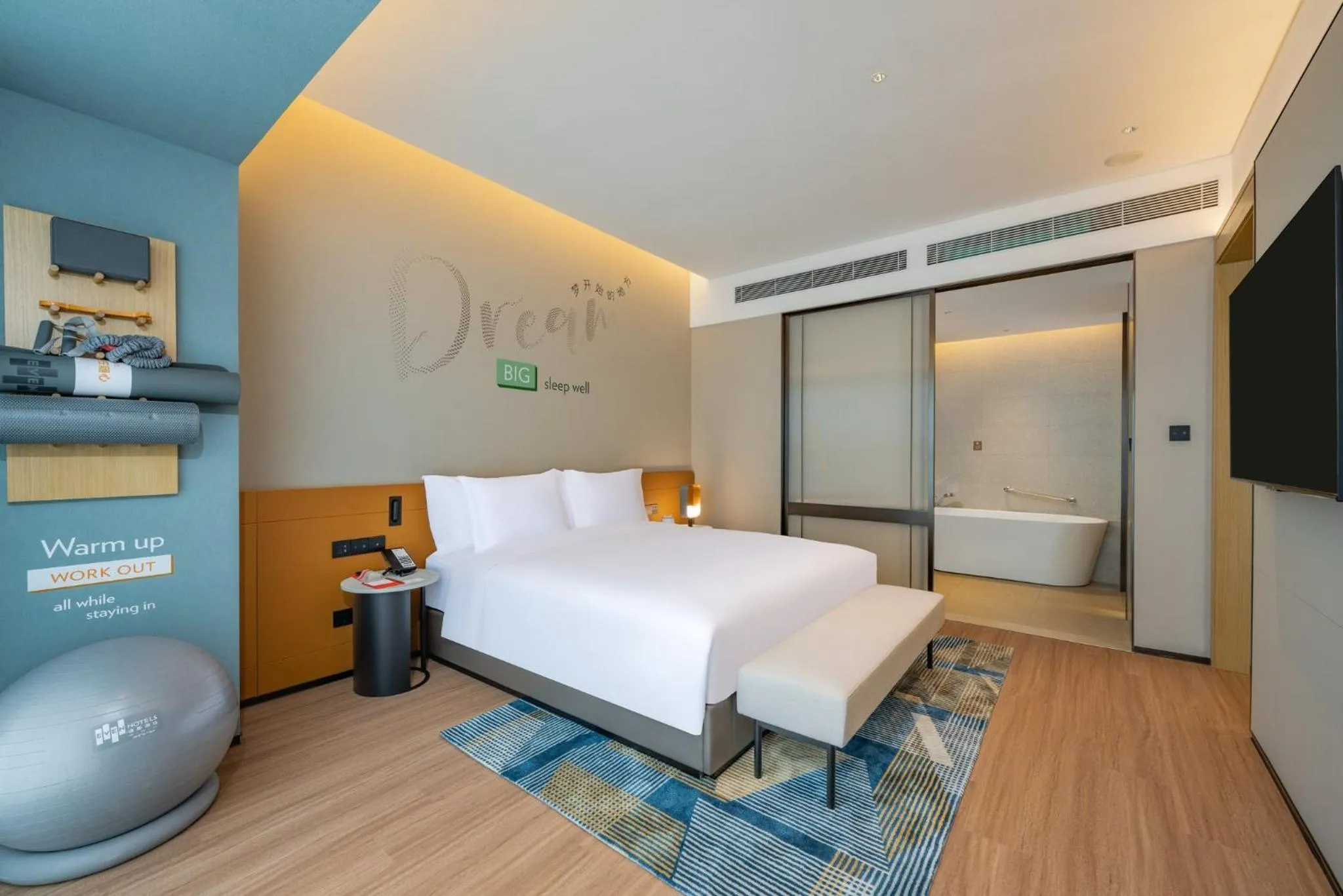 Photo of the whole room, Bed in EVEN Suzhou Grand Canal by IHG