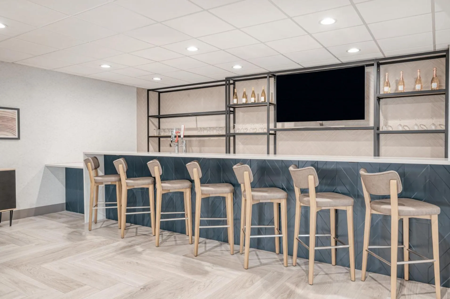 Lounge or bar in Staybridge Suites Federal Way - Seattle South by IHG