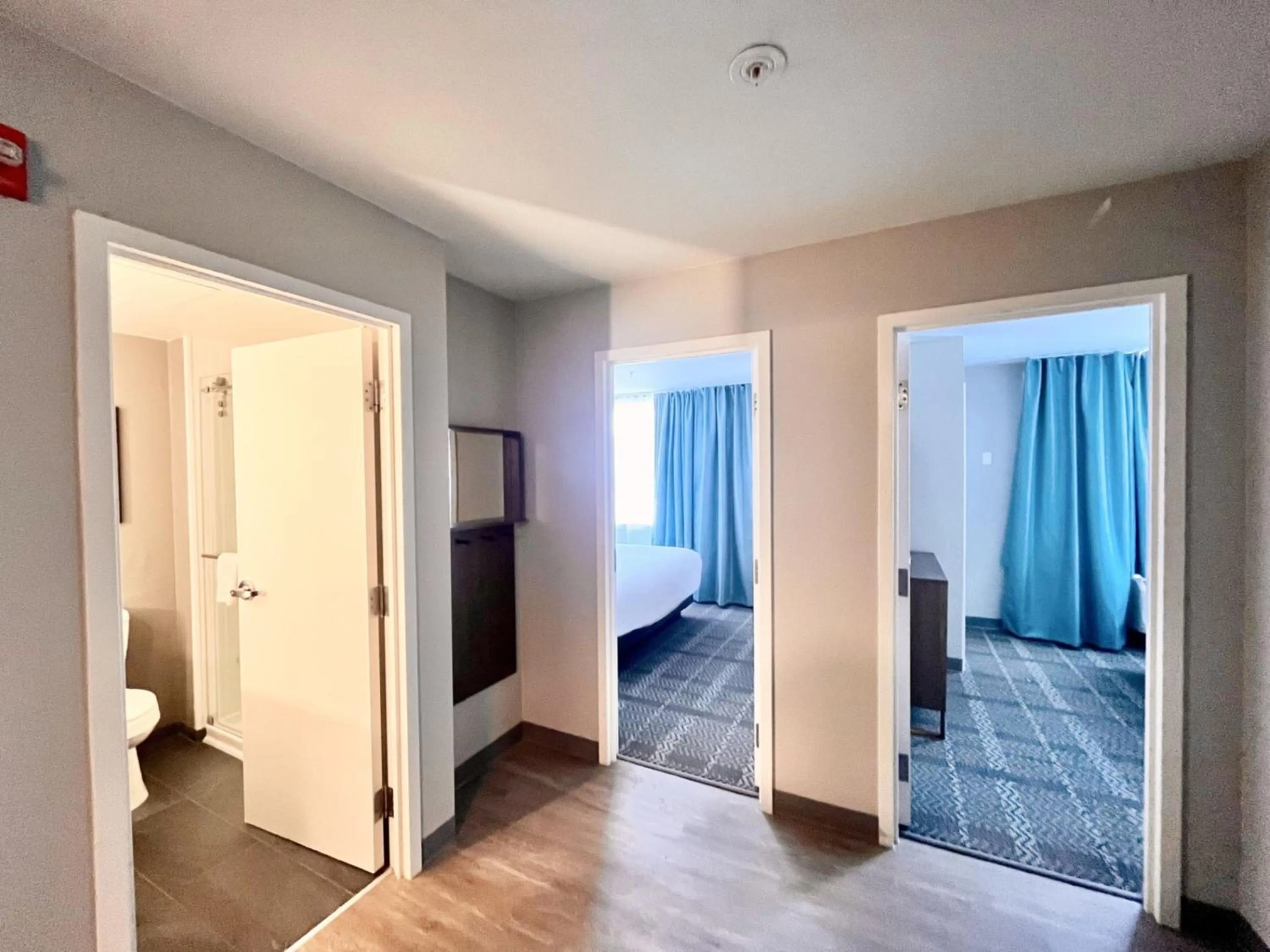 Photo of the whole room, Bed in Staybridge Suites Federal Way - Seattle South by IHG