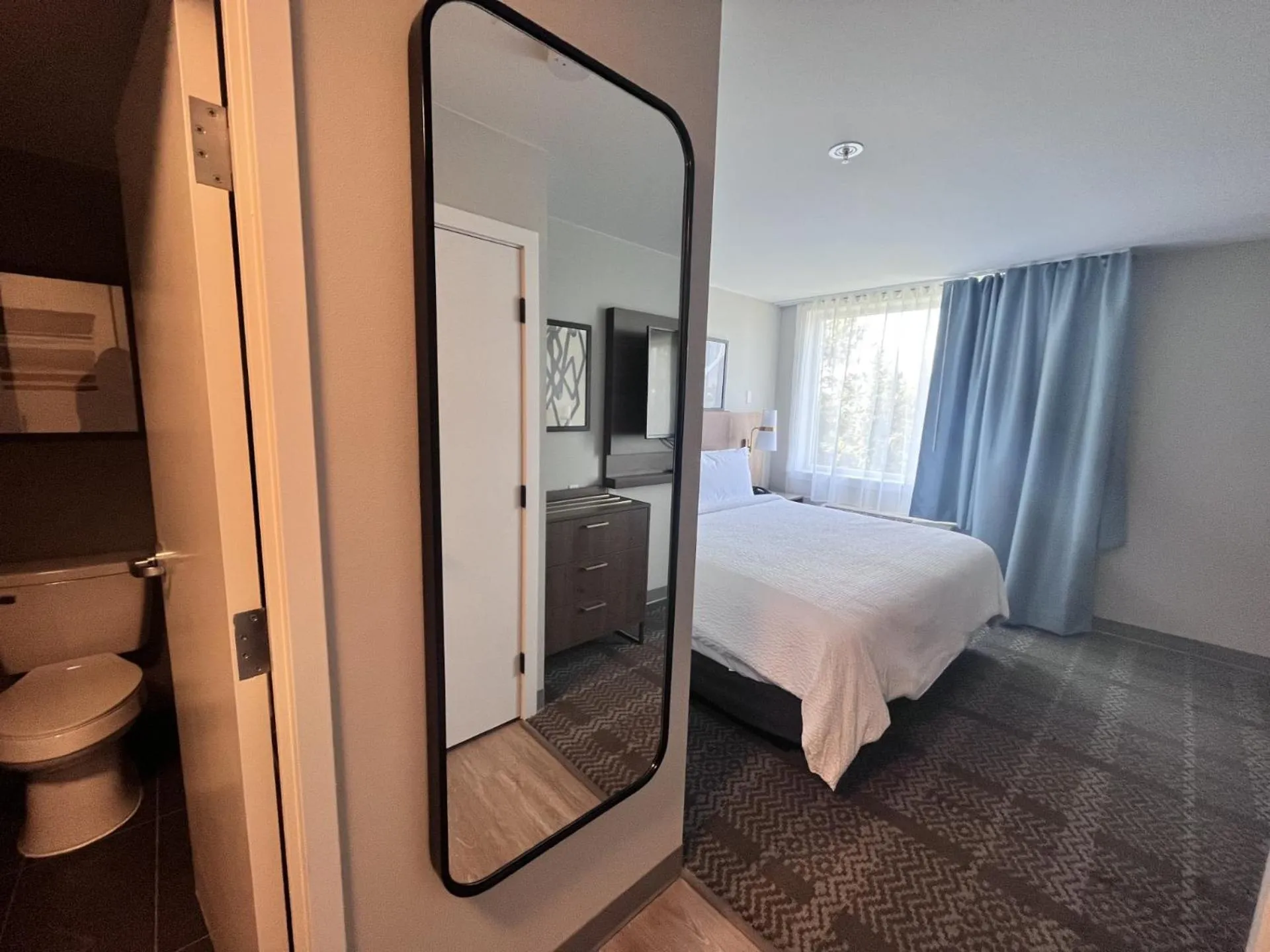 Bathroom, Bed in Staybridge Suites Federal Way - Seattle South by IHG