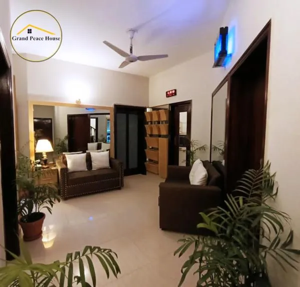 Communal lounge/ TV room in Grand Peace House II