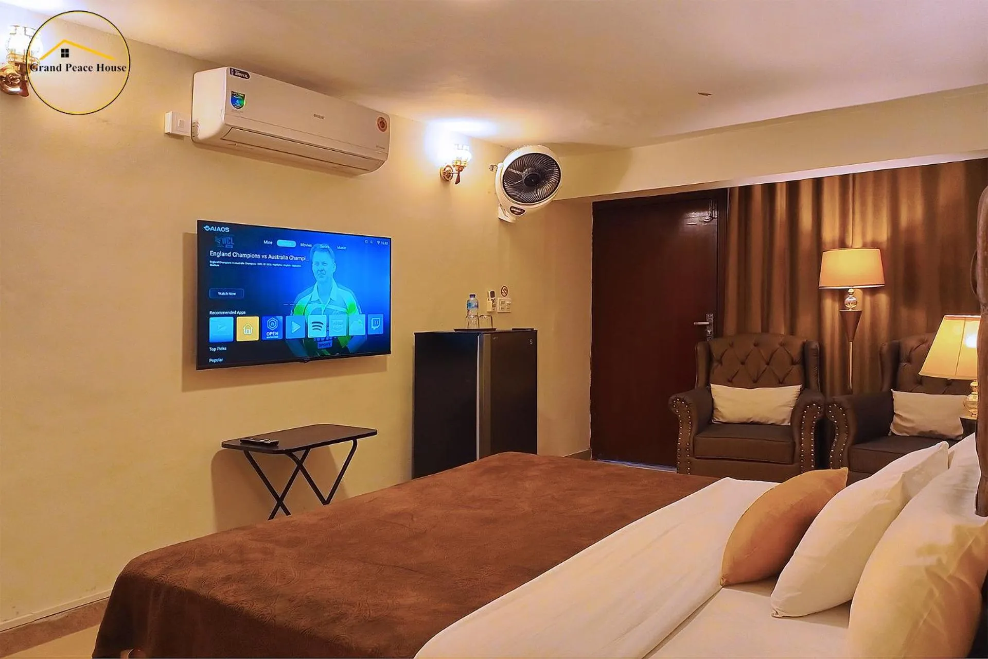 Bed in Grand Peace House II