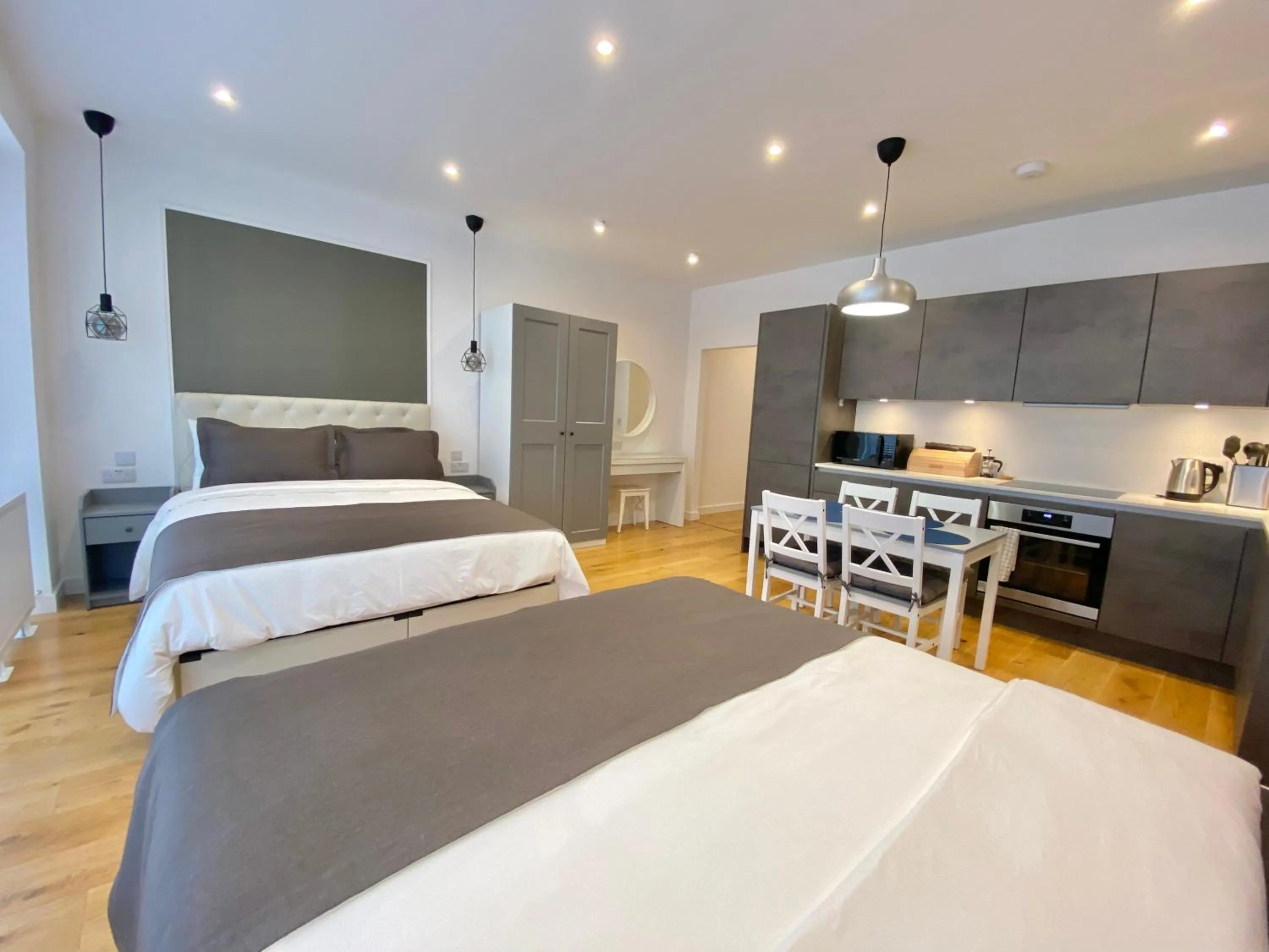 Photo of the whole room, Bed in Goodwin St