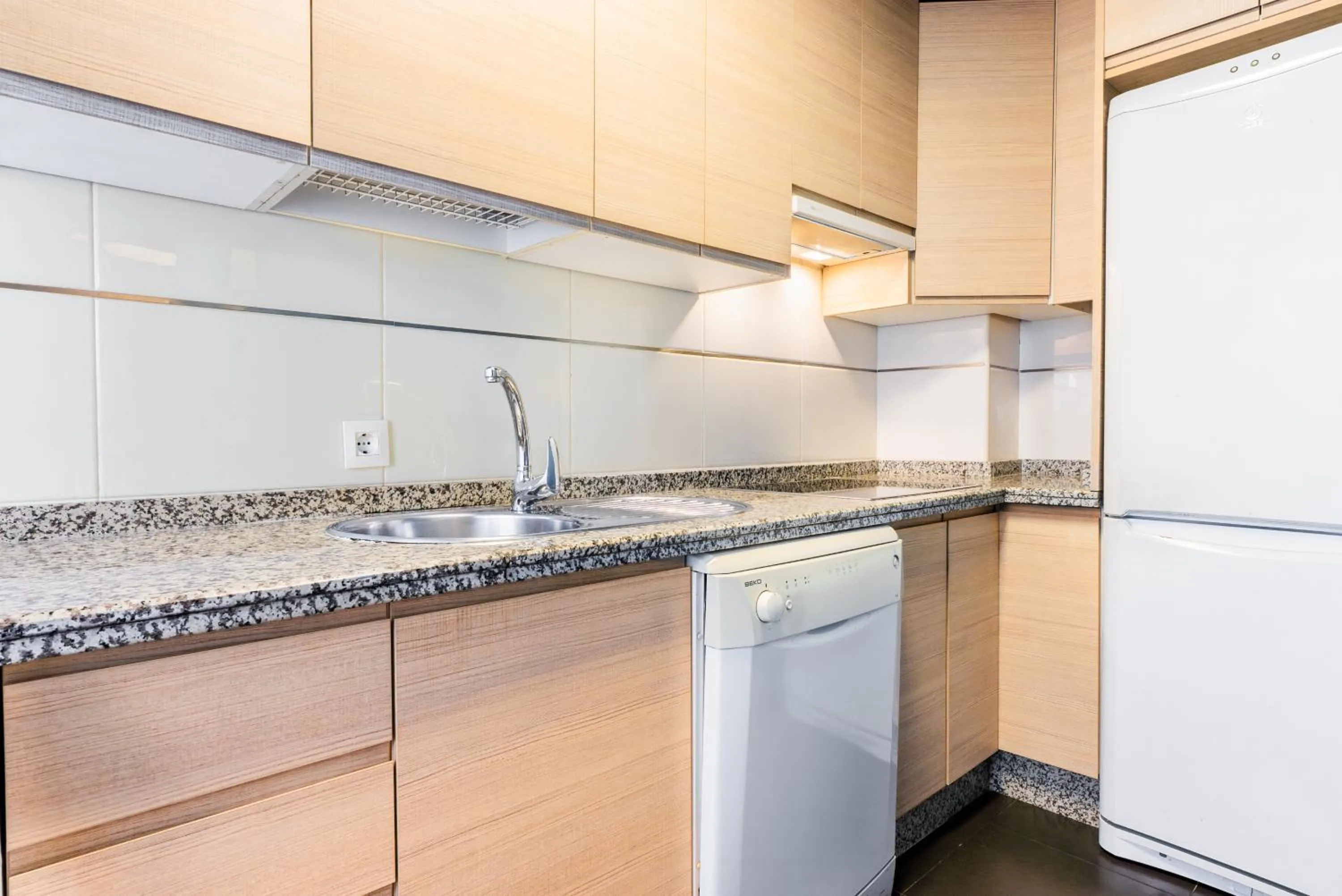 dishwasher in Smartr Sevilla Las Dueñas