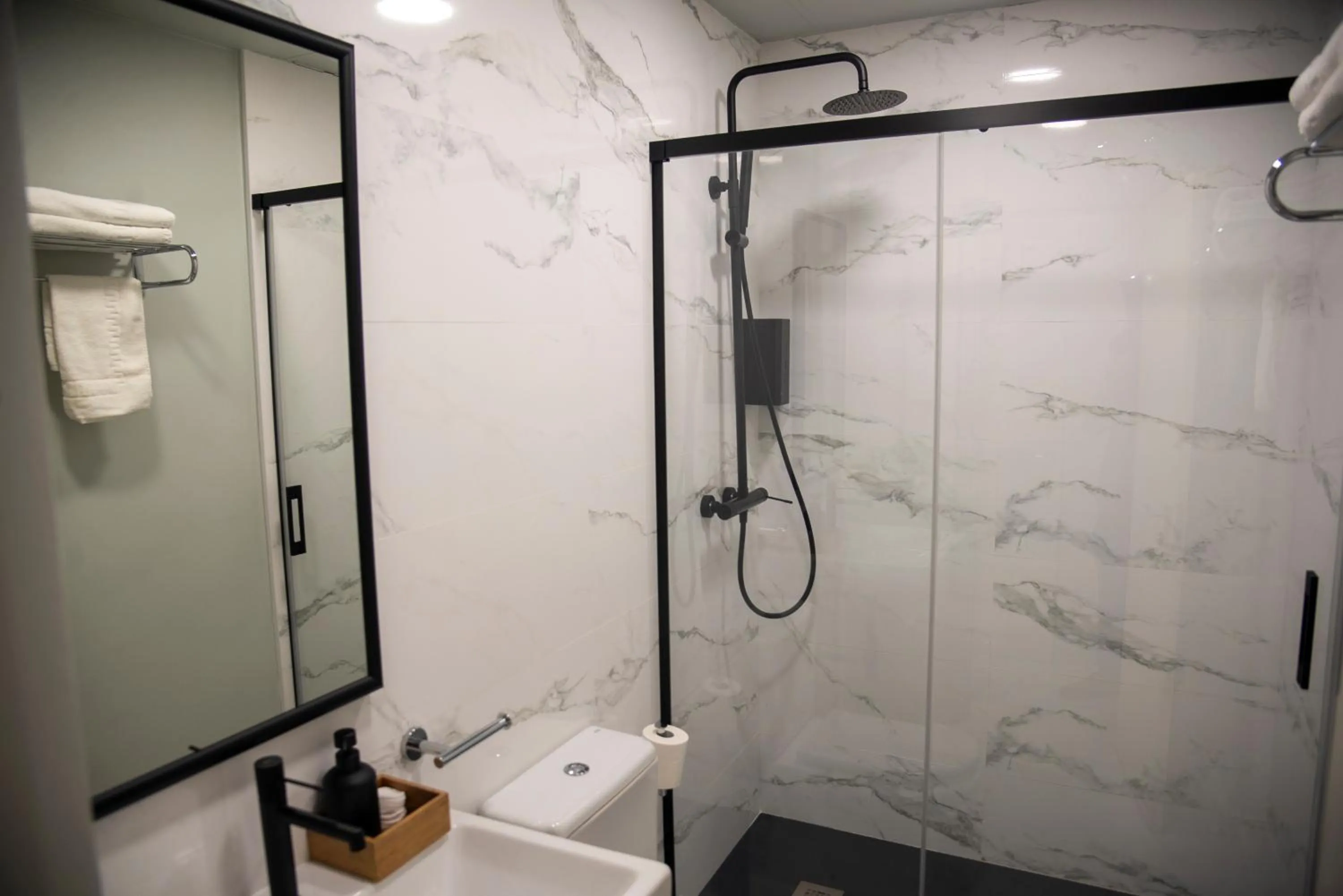 Bathroom in Smartr Sevilla Las Dueñas