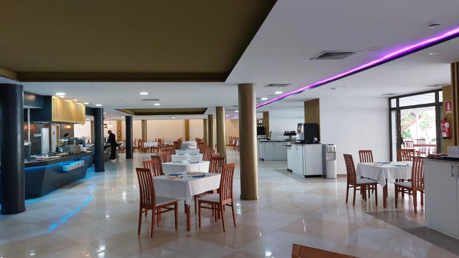 Restaurant/places to eat in Hotel Chatur Costa Caleta