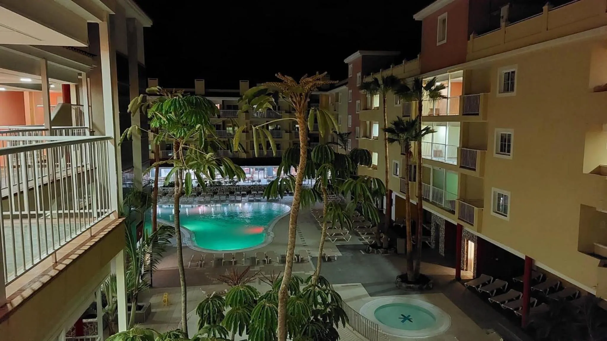 Swimming pool in Hotel Chatur Costa Caleta