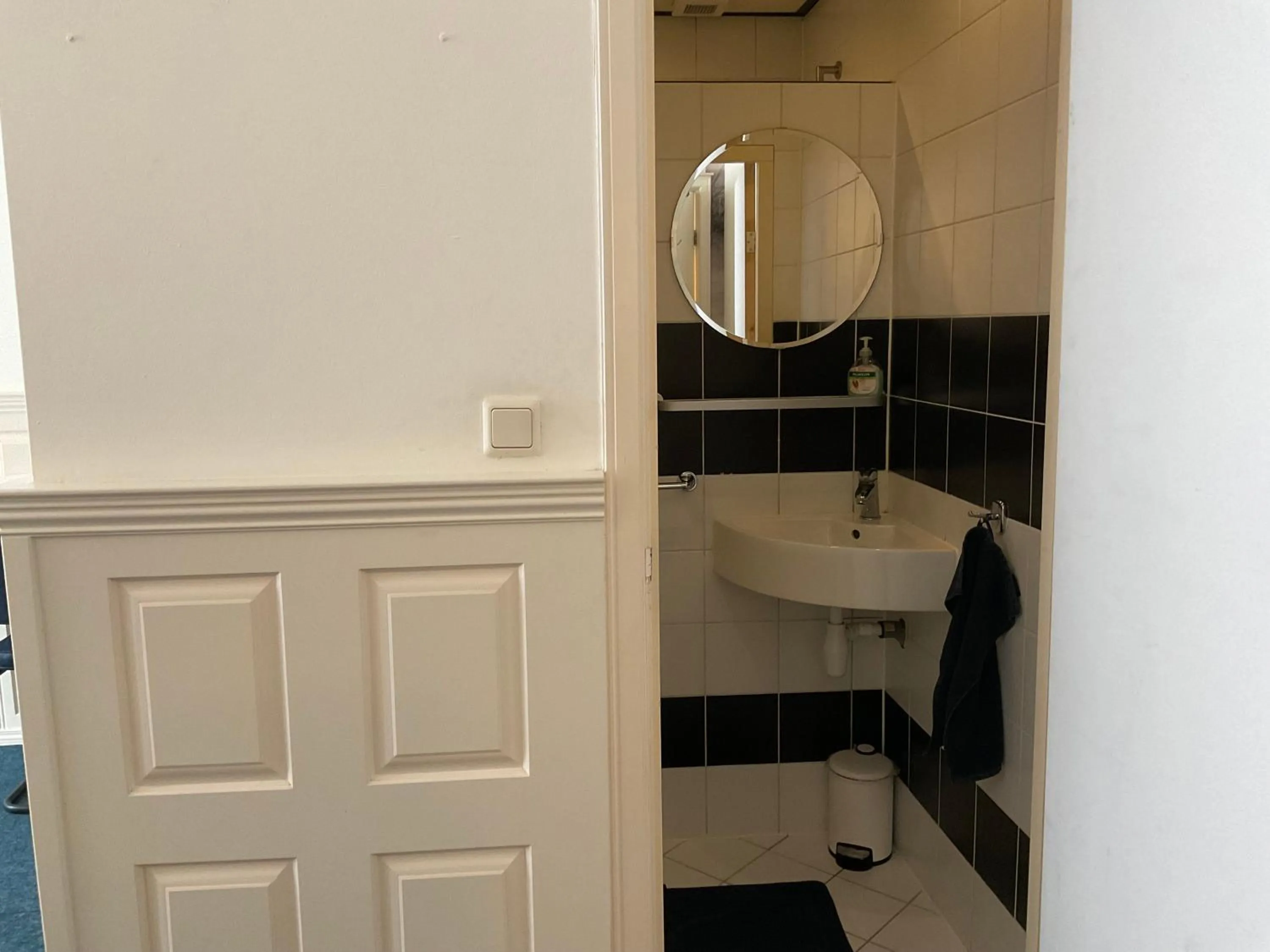 Shower in Hotel Poseidon