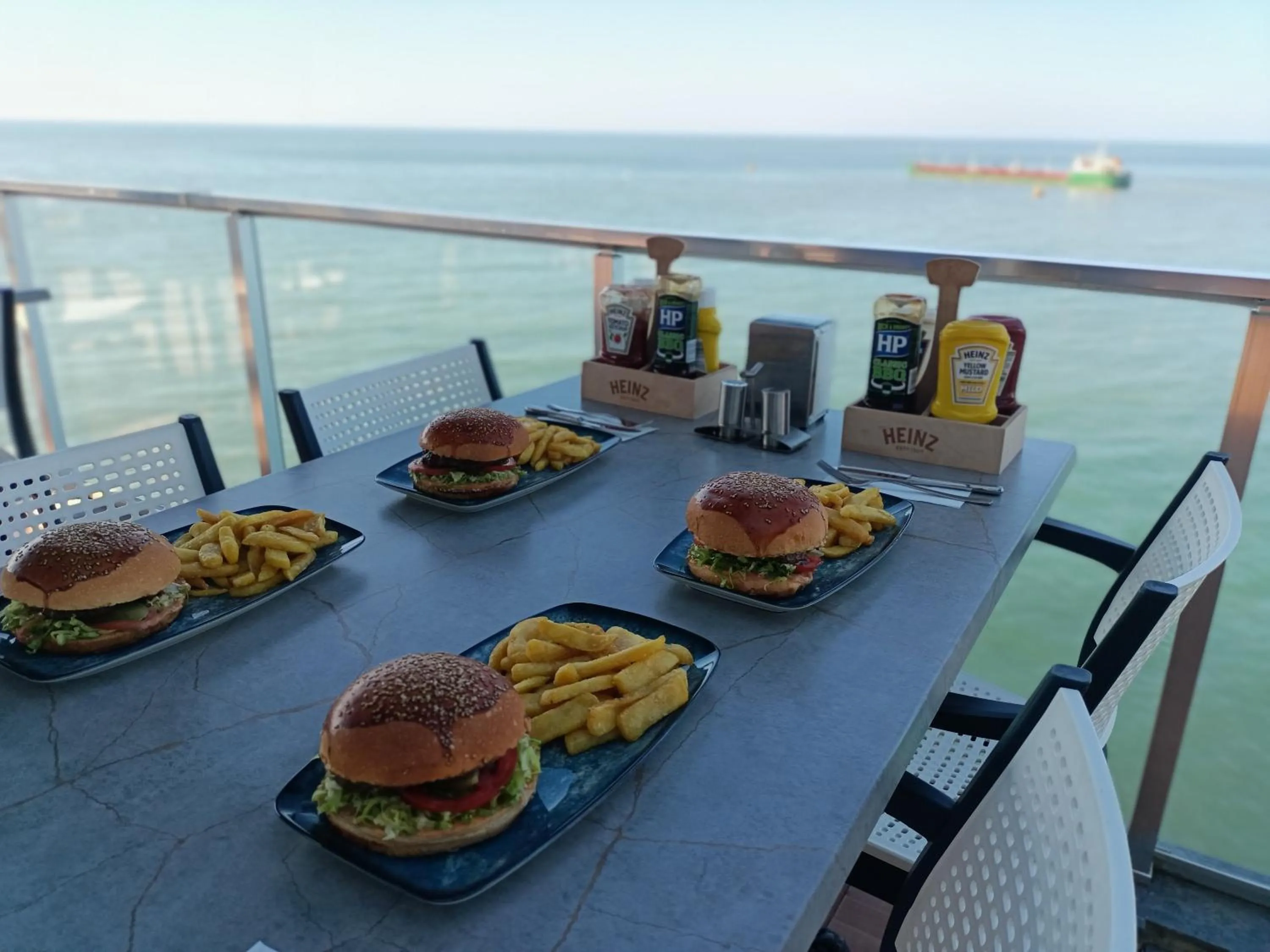 Restaurant/places to eat in The Marine Hotel