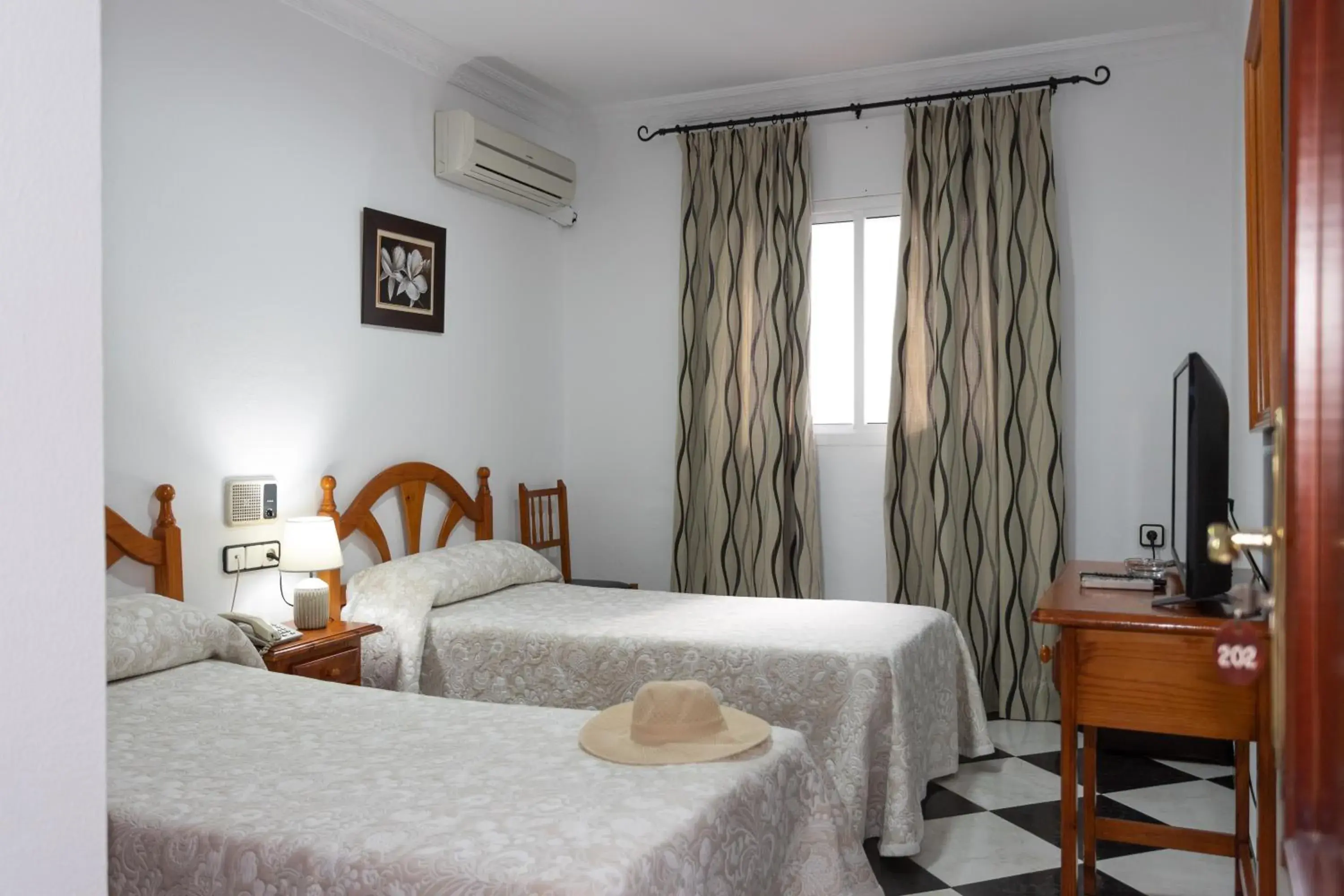 Economy Double or Twin Room in Hotel Oasis Economy Double or Twin Room in Hotel Oasis