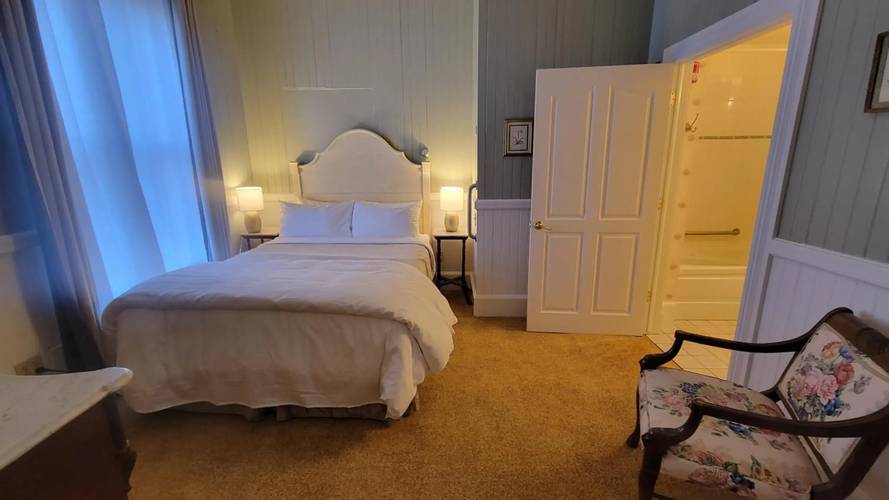 Double Room - Disability Access in The Elizabeth Inn and Restaurant Double Room - Disability Access in The Elizabeth Inn and Restaurant