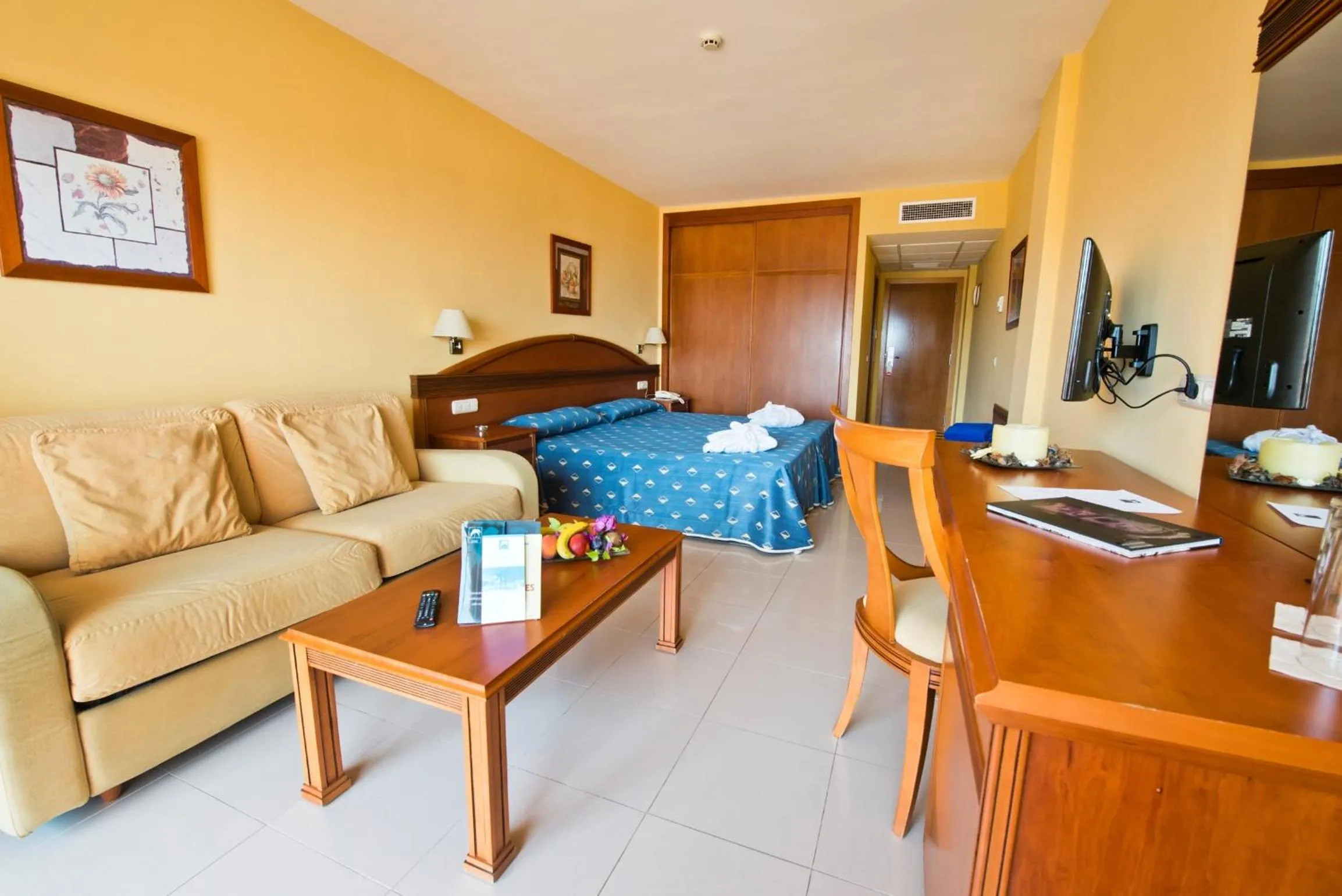 Photo of the whole room in Bahía Tropical