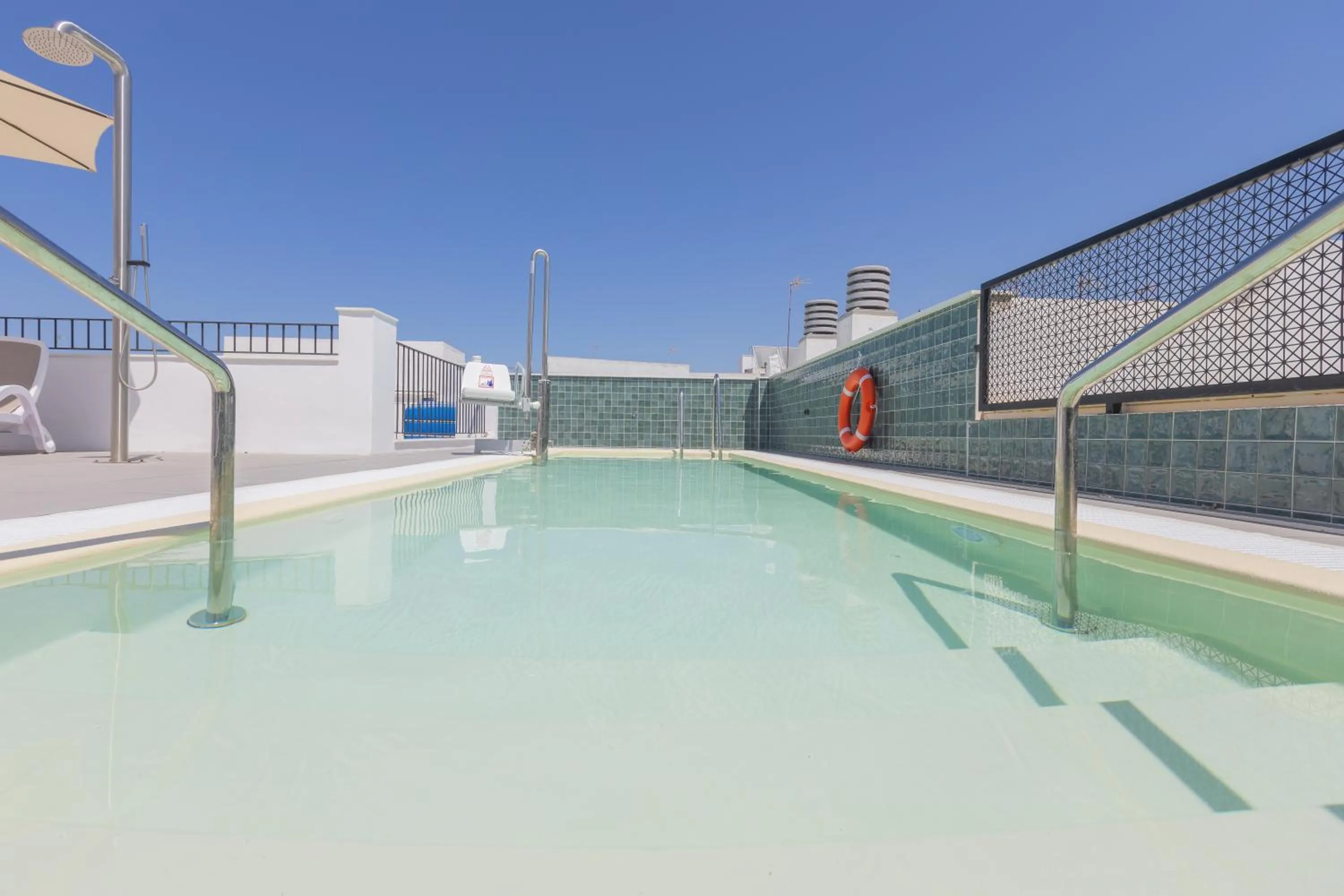 Swimming pool in Soho Boutique Cádiz