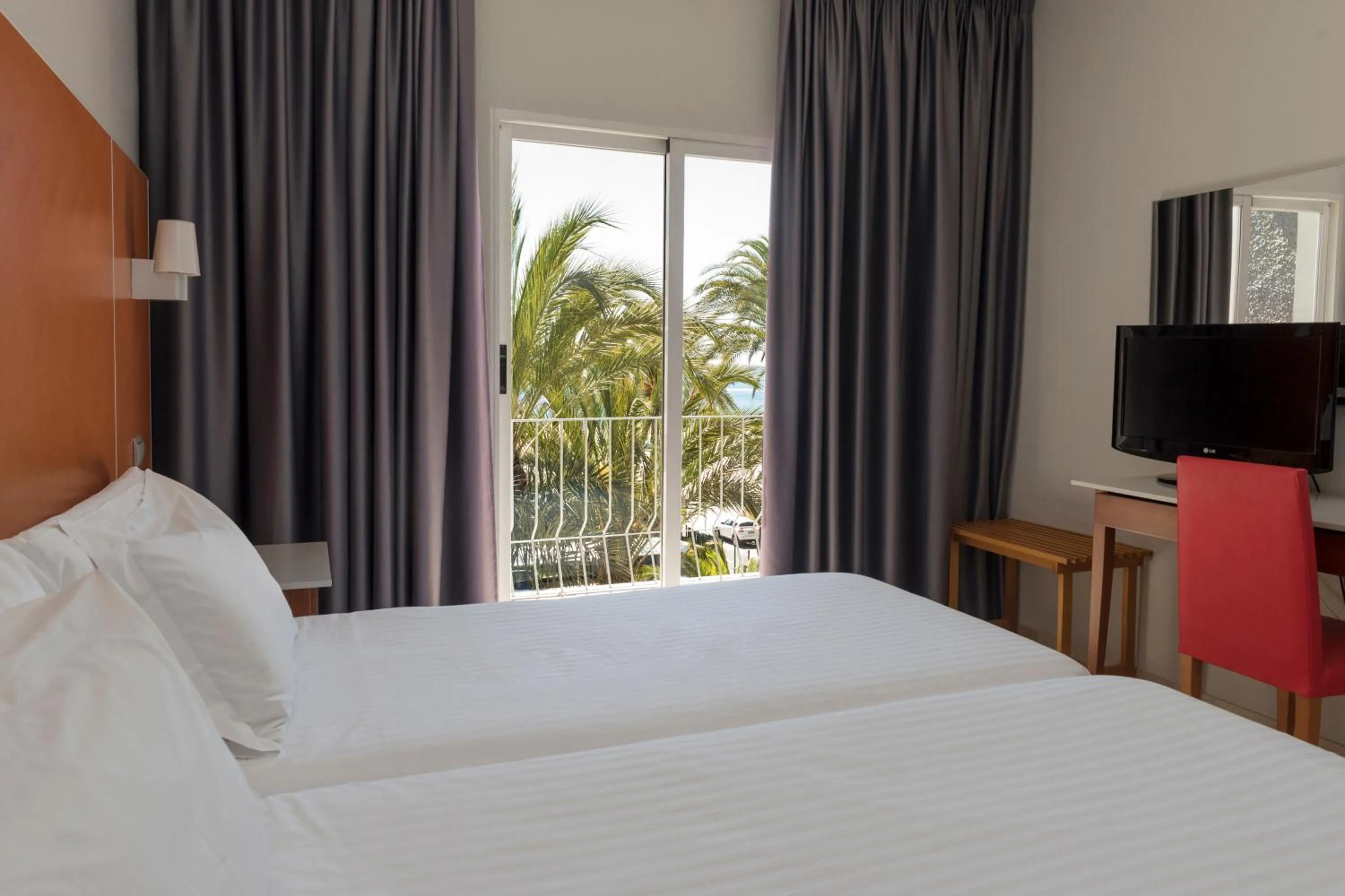 Bedroom, Bed in Hotel El Palmeral