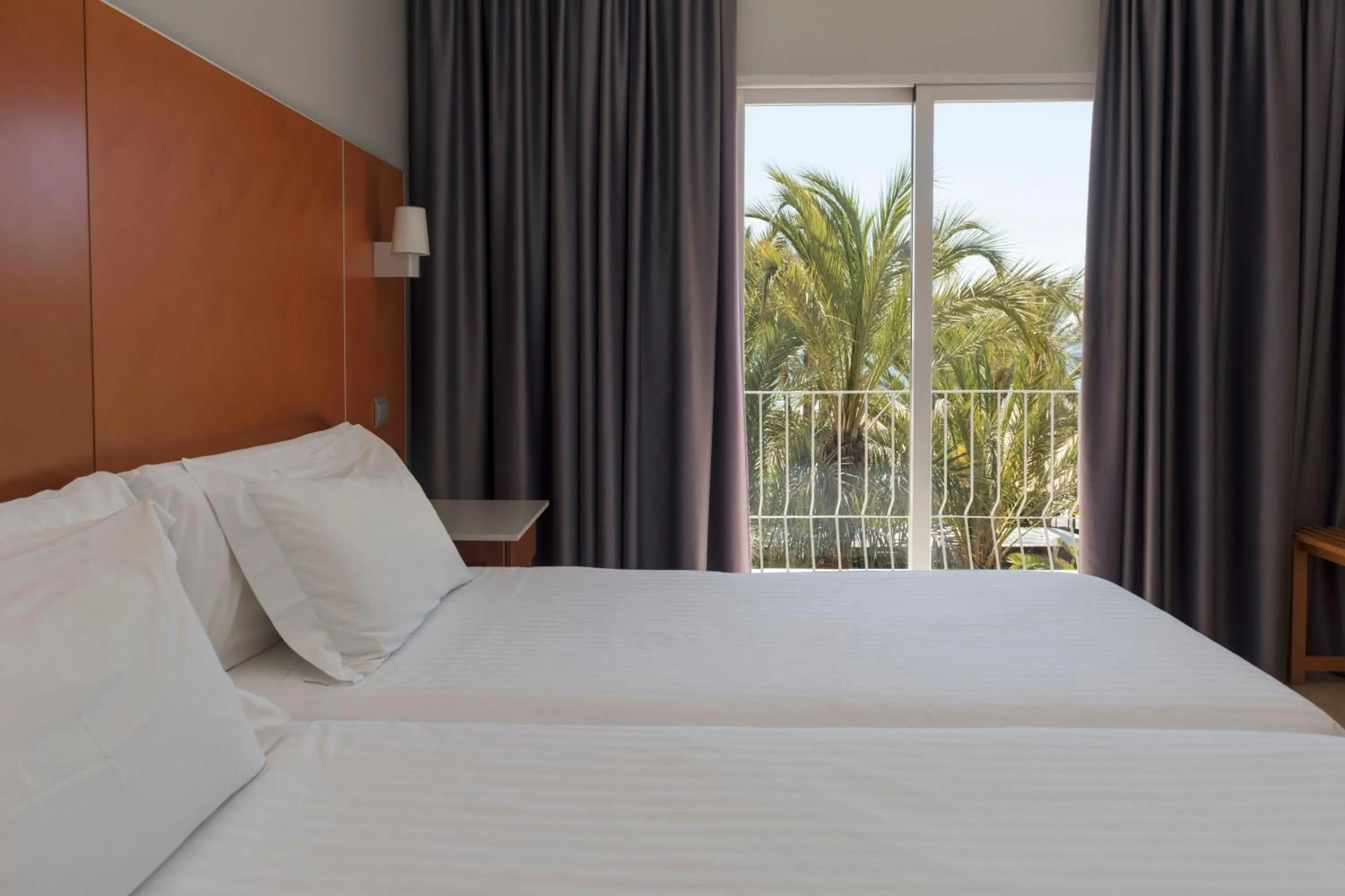 Bedroom, Bed in Hotel El Palmeral