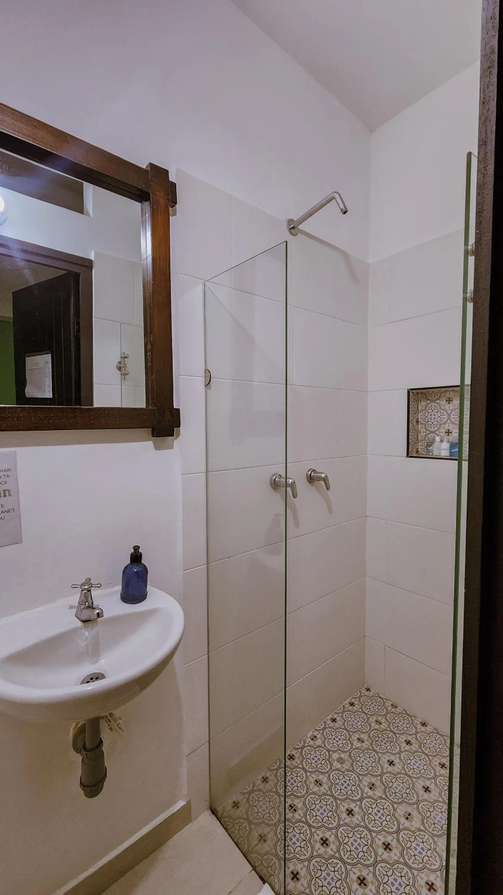 Shower in Tuki Hostel & Lounge