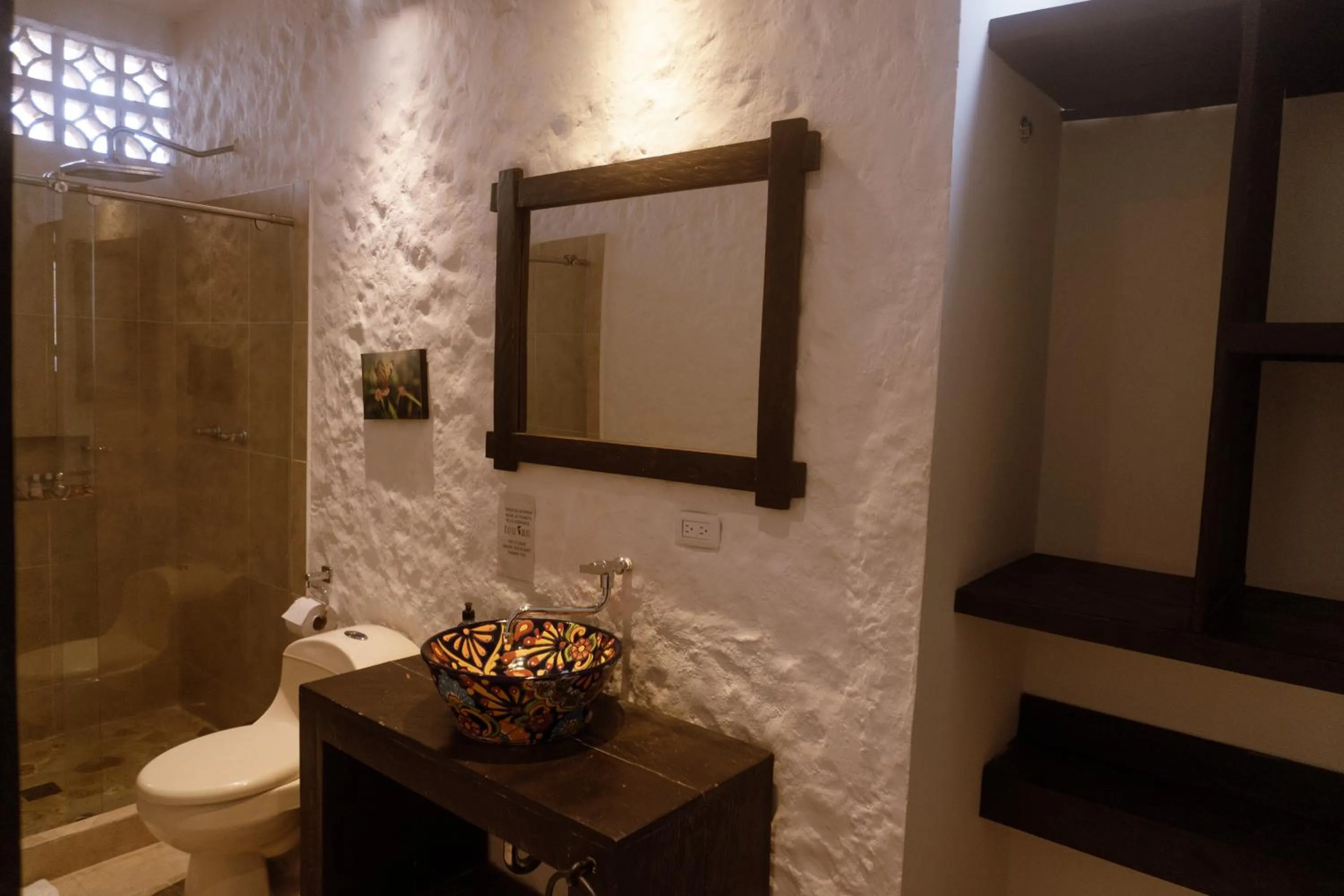 Bathroom in Tuki Hostel & Lounge