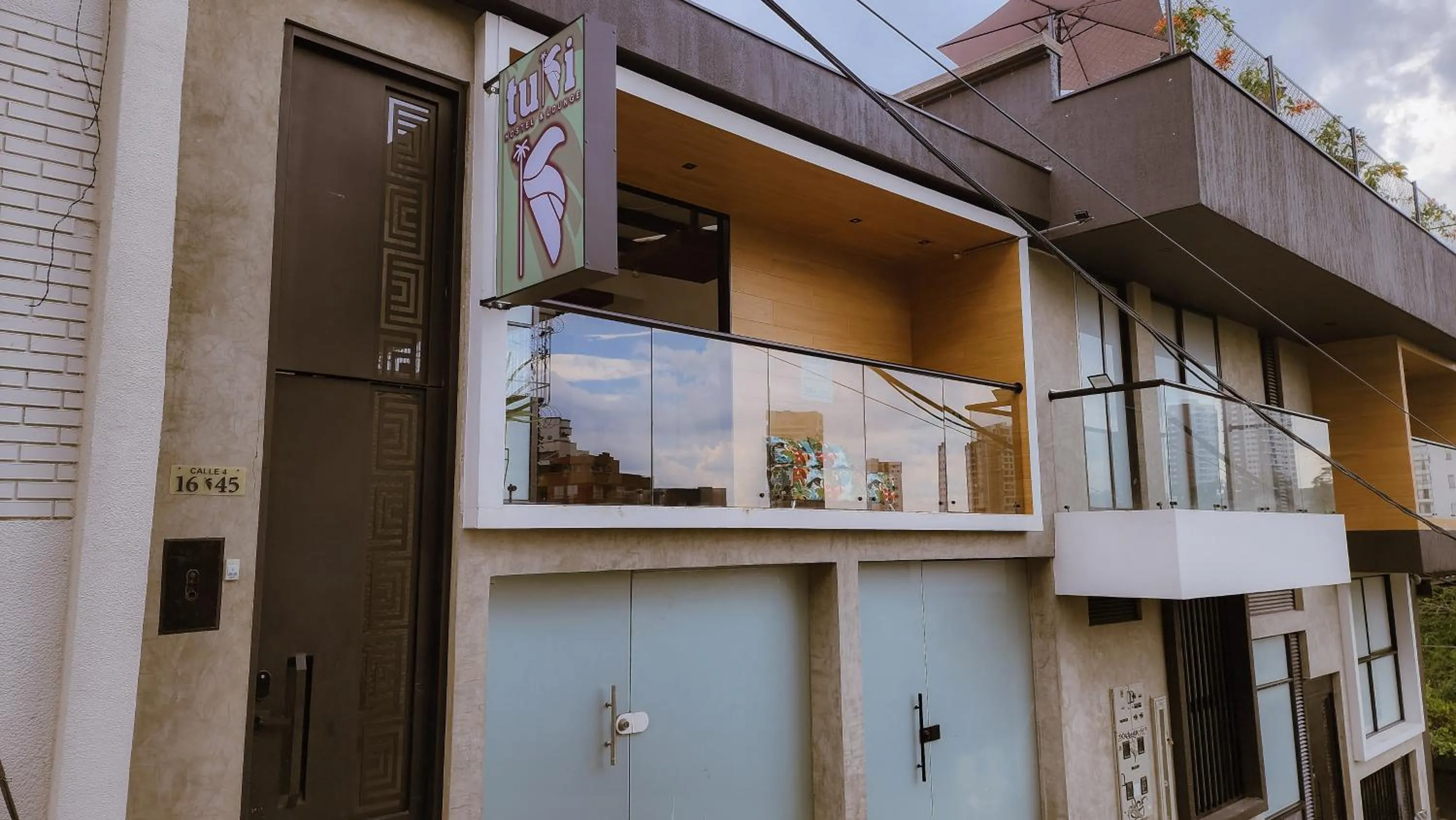 Property building in Tuki Hostel & Lounge