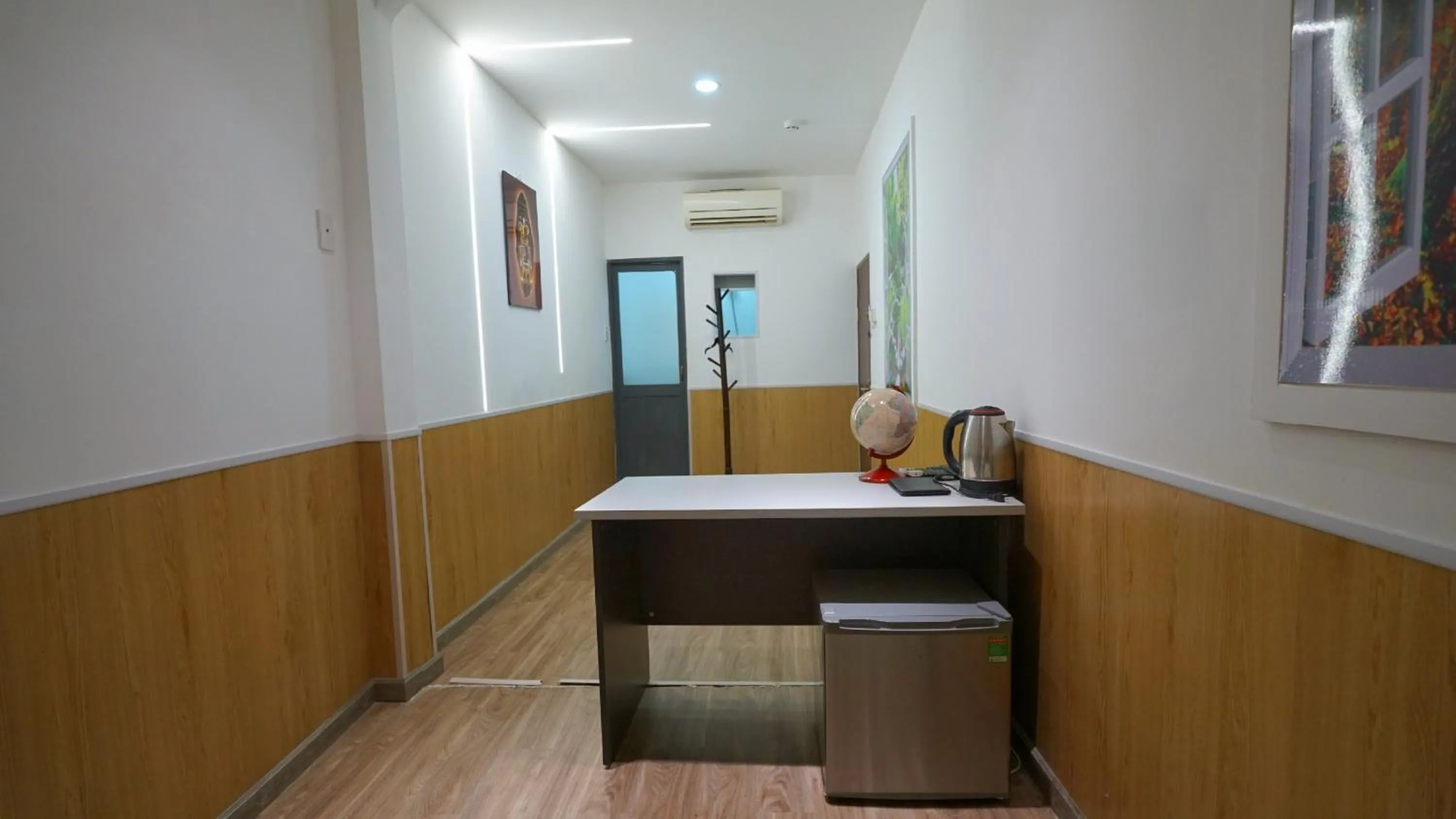 hair dresser in Language Exchange Hotel 3