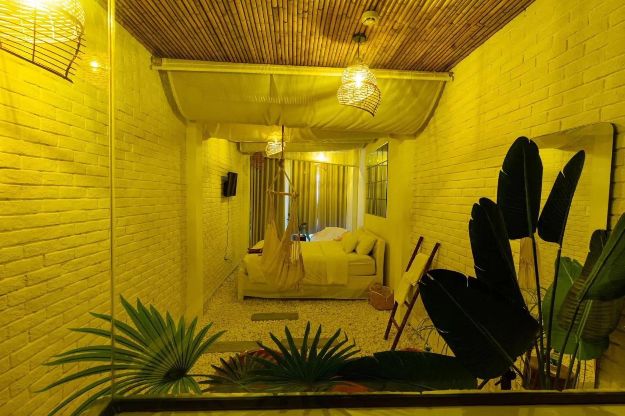 Property building in Language Exchange Hotel 3