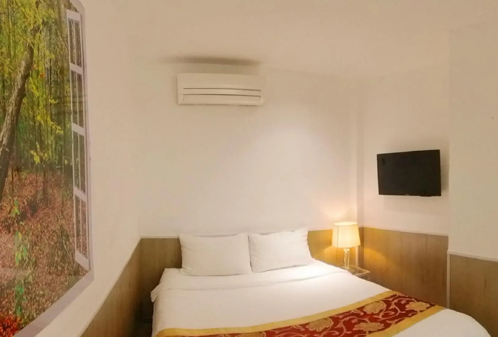 Communal lounge/ TV room, Bed in Language Exchange Hotel 3