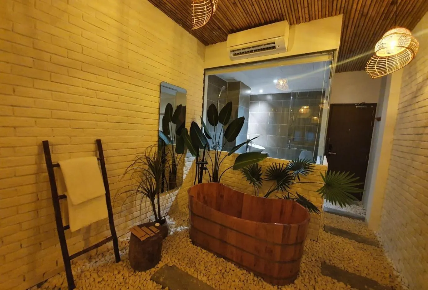 Night in Language Exchange Hotel 3