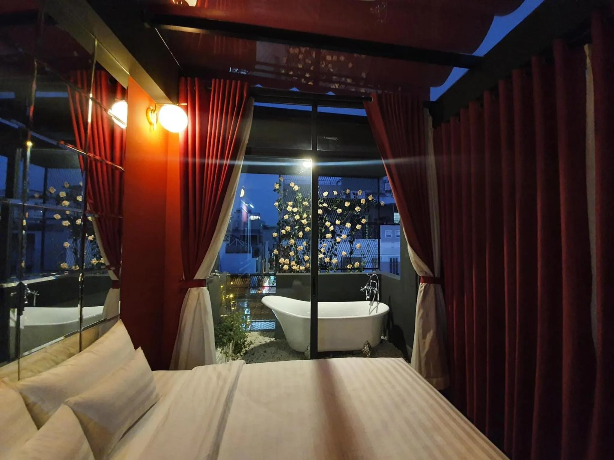 Bed in Language Exchange Hotel 3