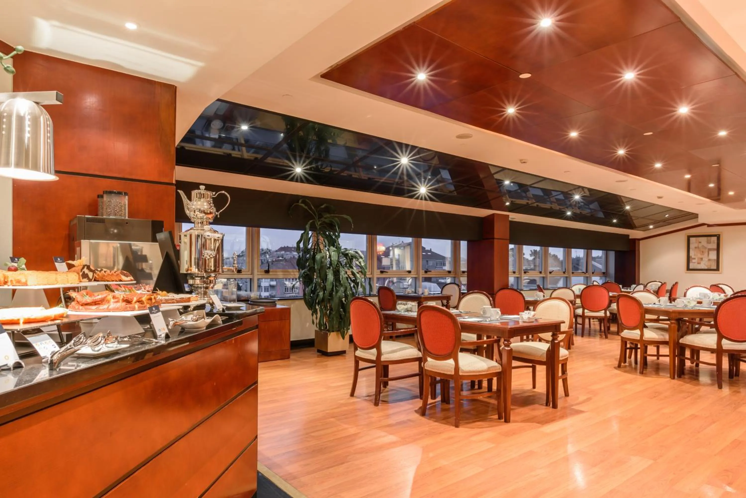 Lounge or bar in Eurostars Gran Hotel Santiago