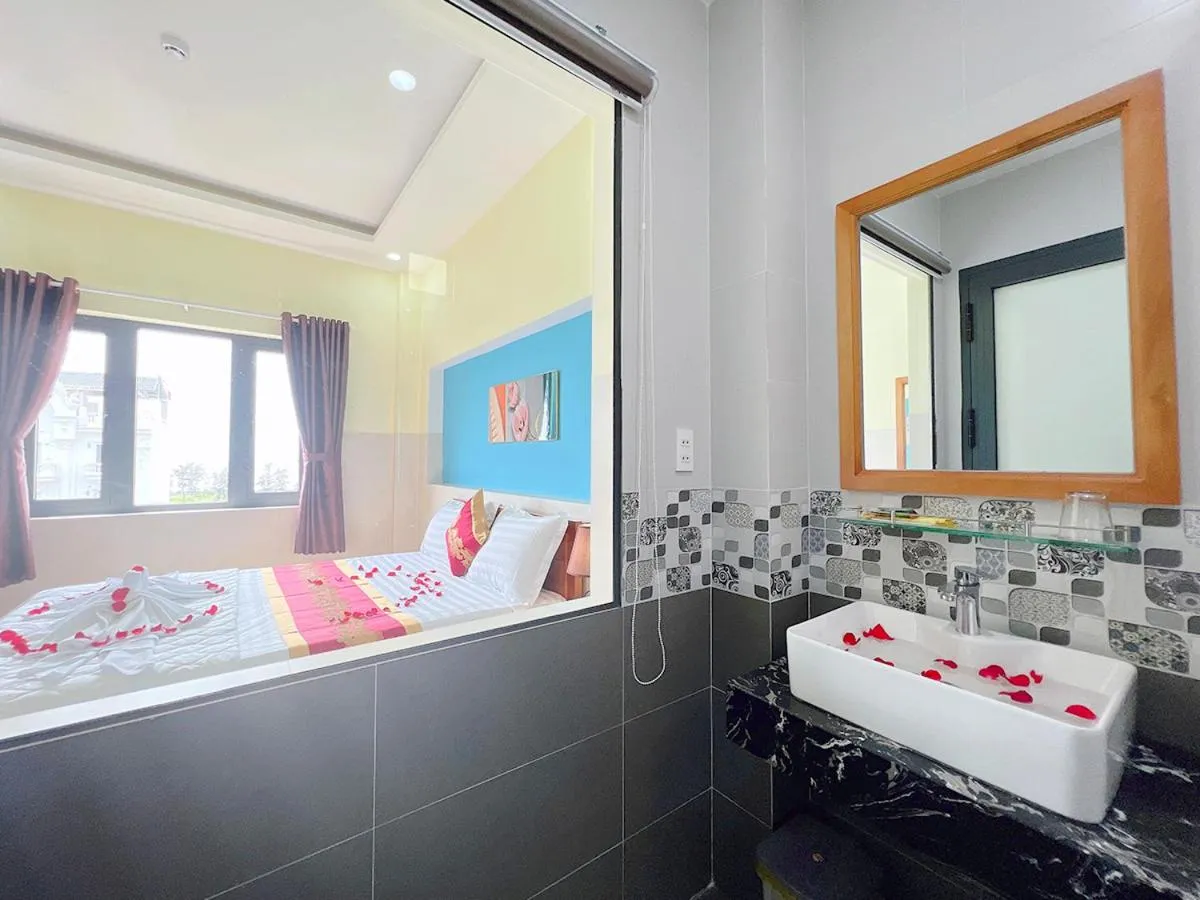 Bathroom, Bed in Sea Star Hotel