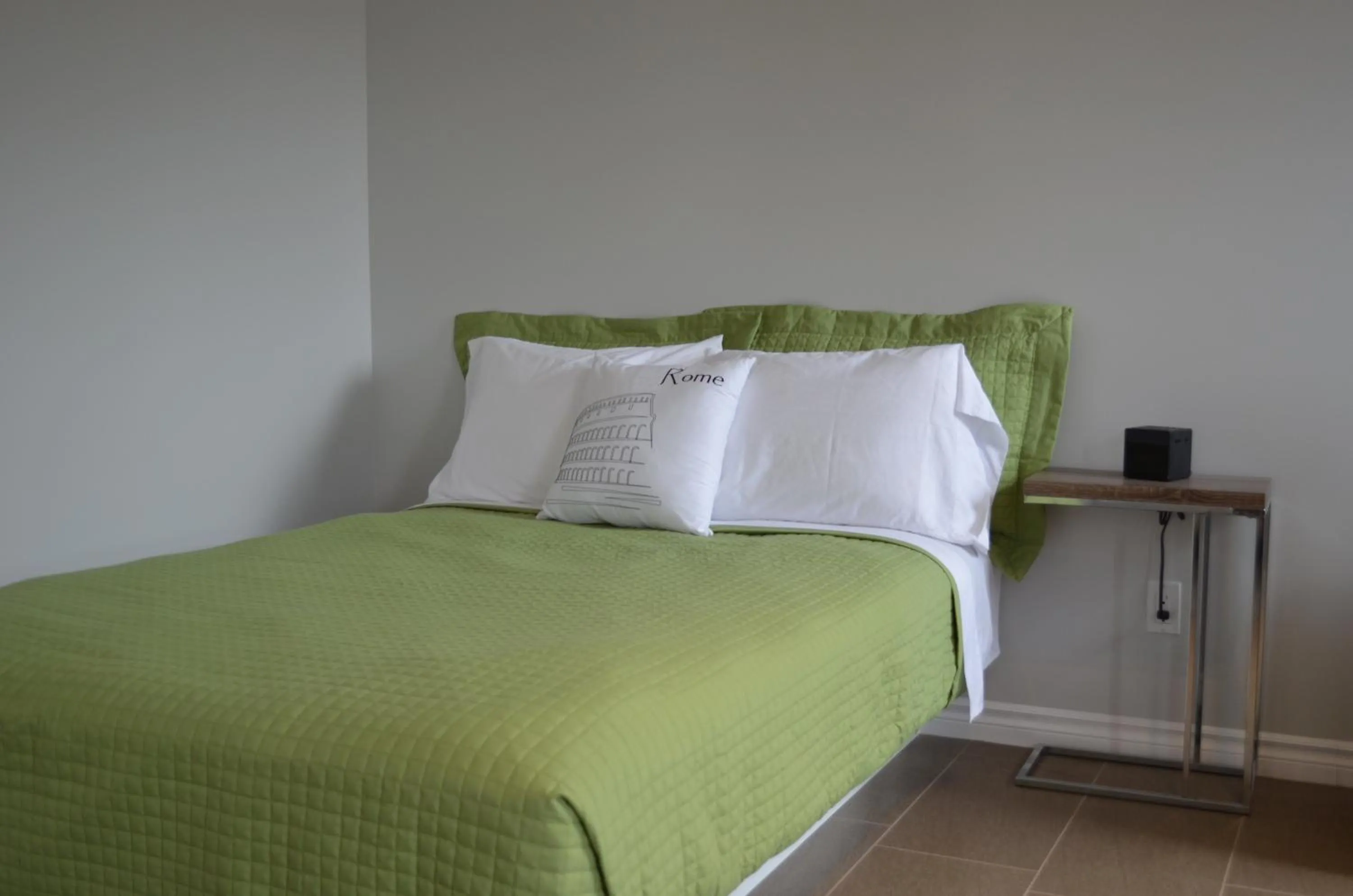 Bedroom, Bed in Le Chic-Urbain