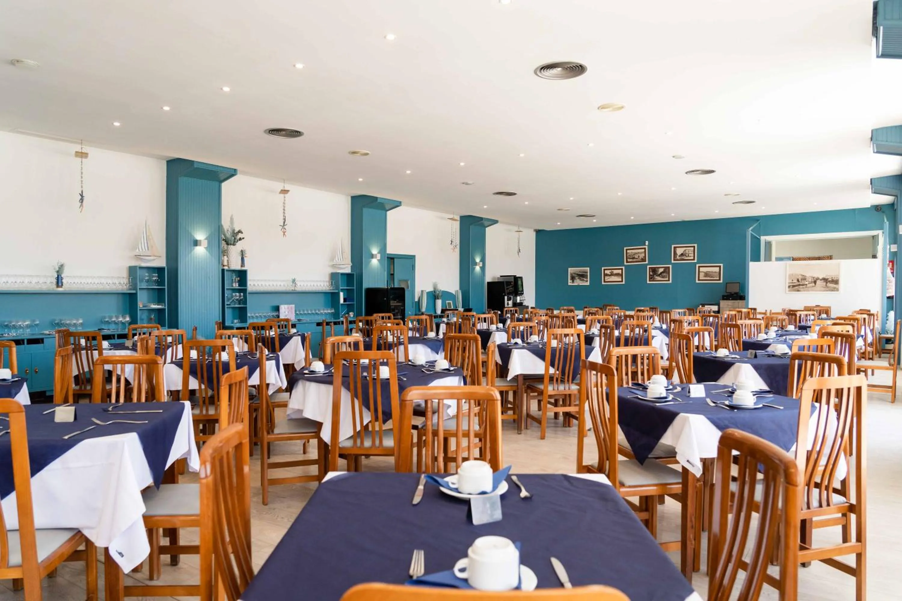 Restaurant/places to eat in Hotel Planas