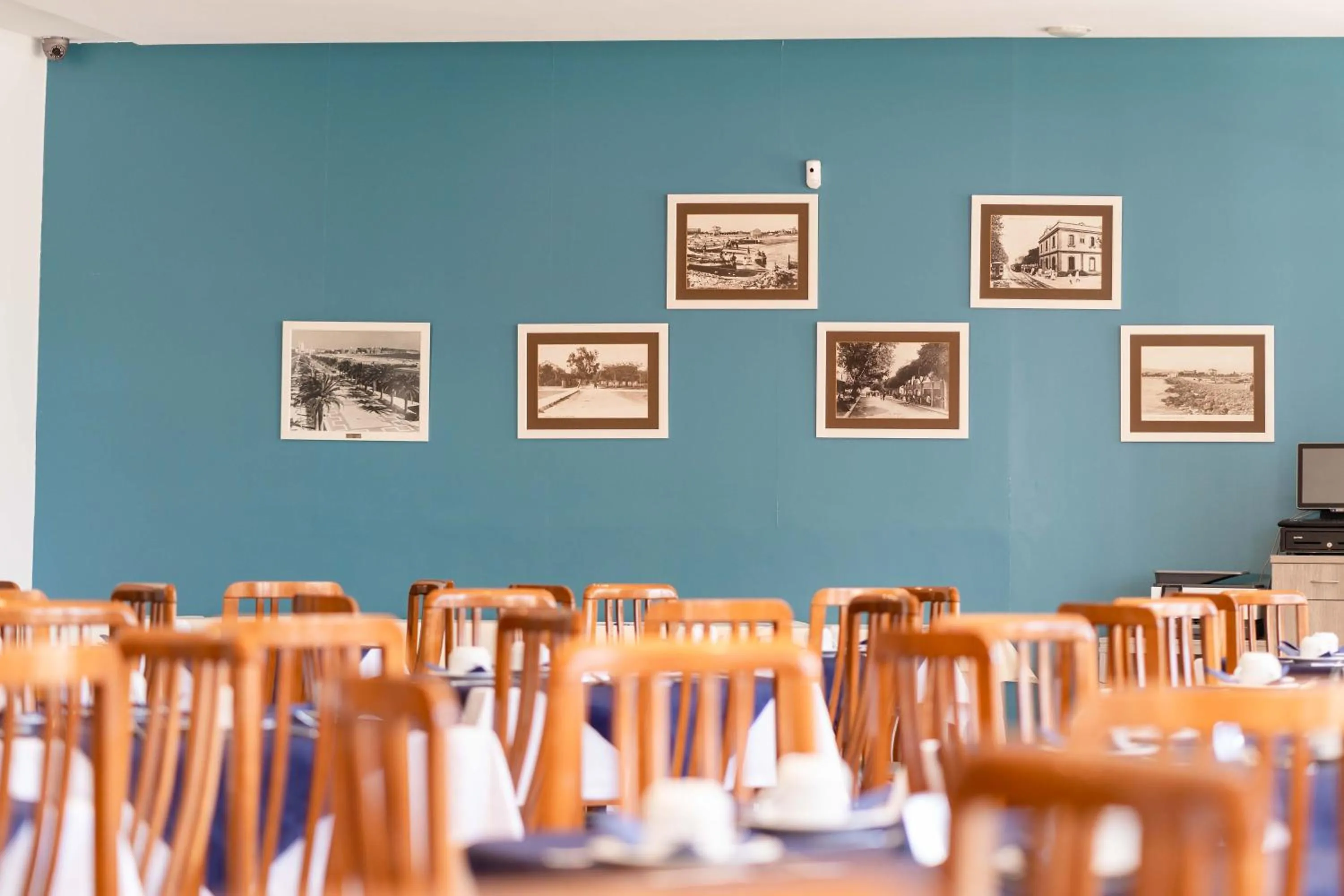 Restaurant/places to eat in Hotel Planas