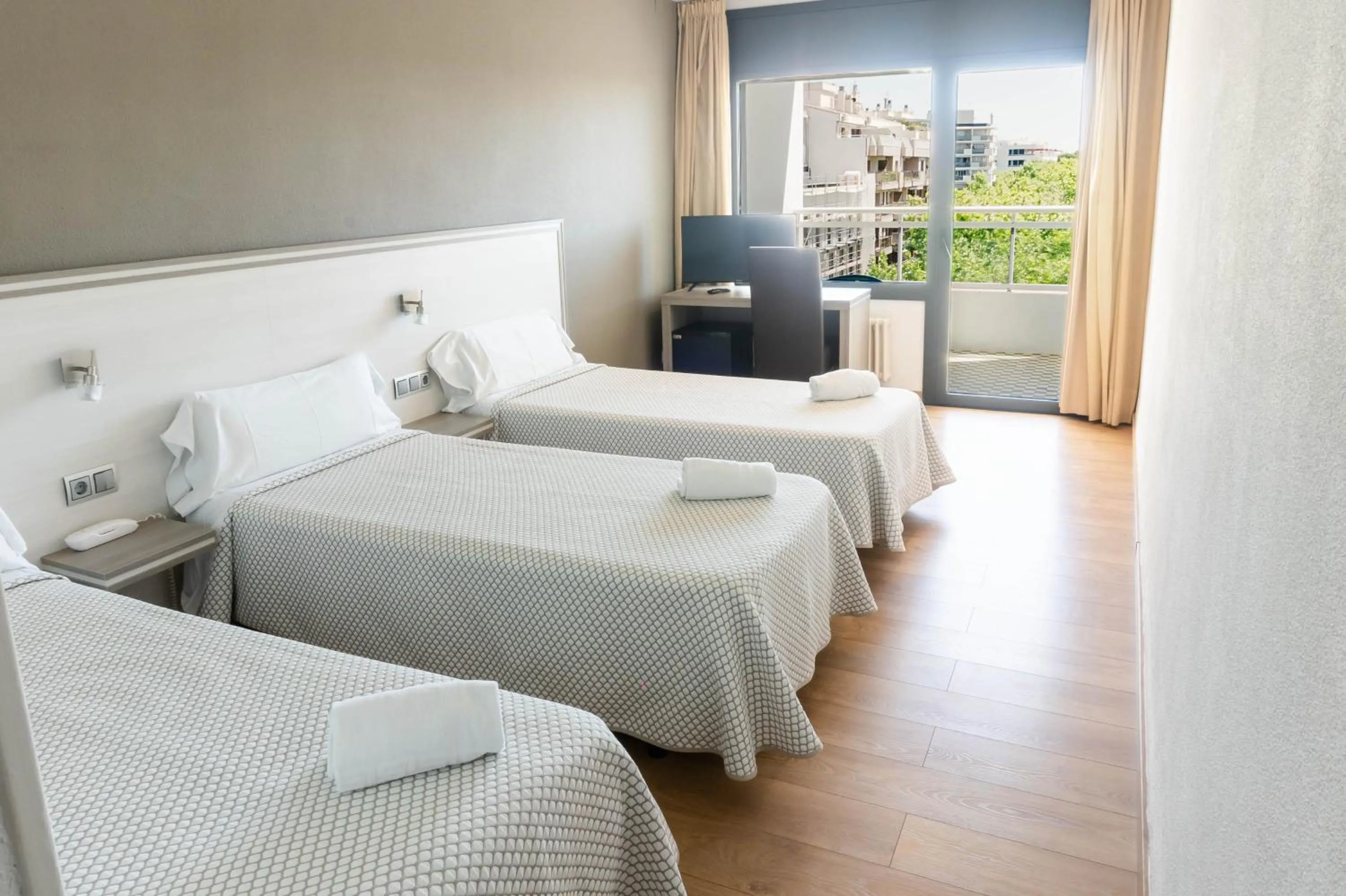 Bedroom, Bed in Hotel Planas