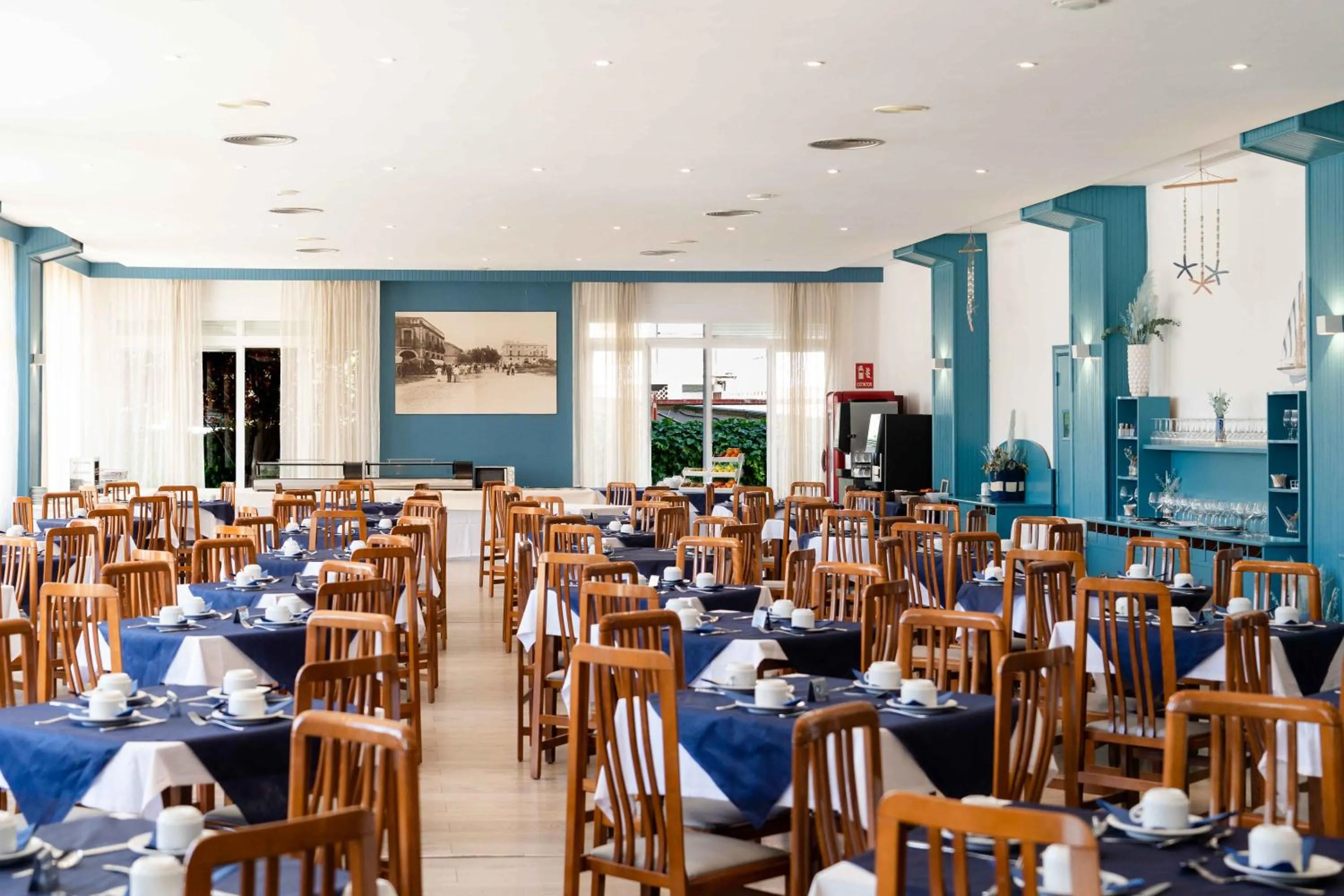 Restaurant/places to eat in Hotel Planas