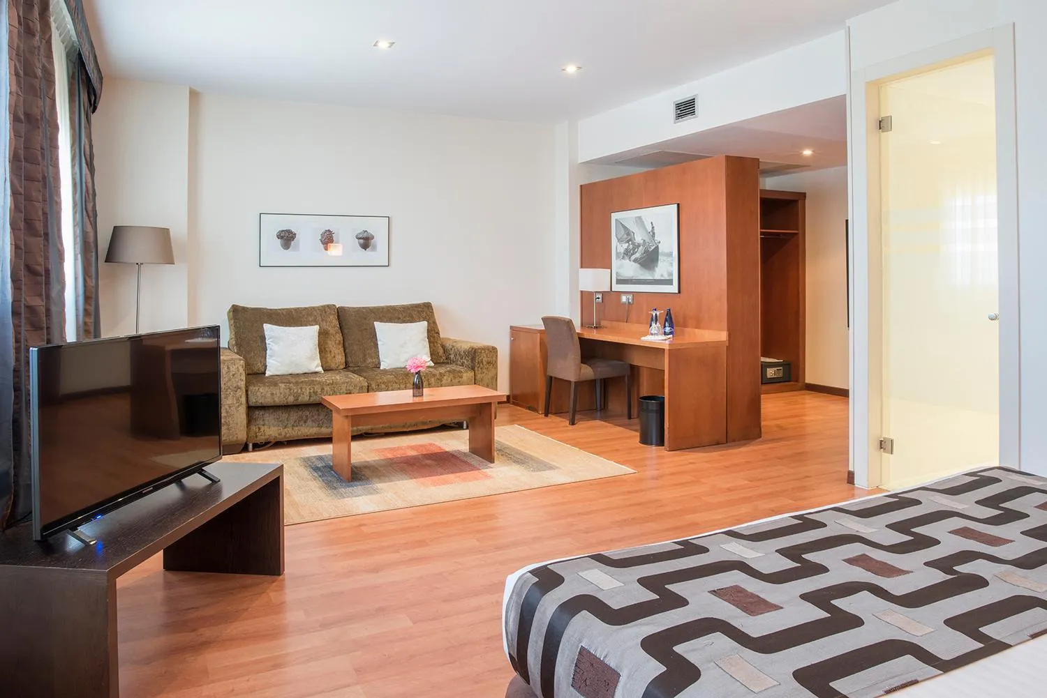 Living room, Bed in Hotel Xon's Valencia