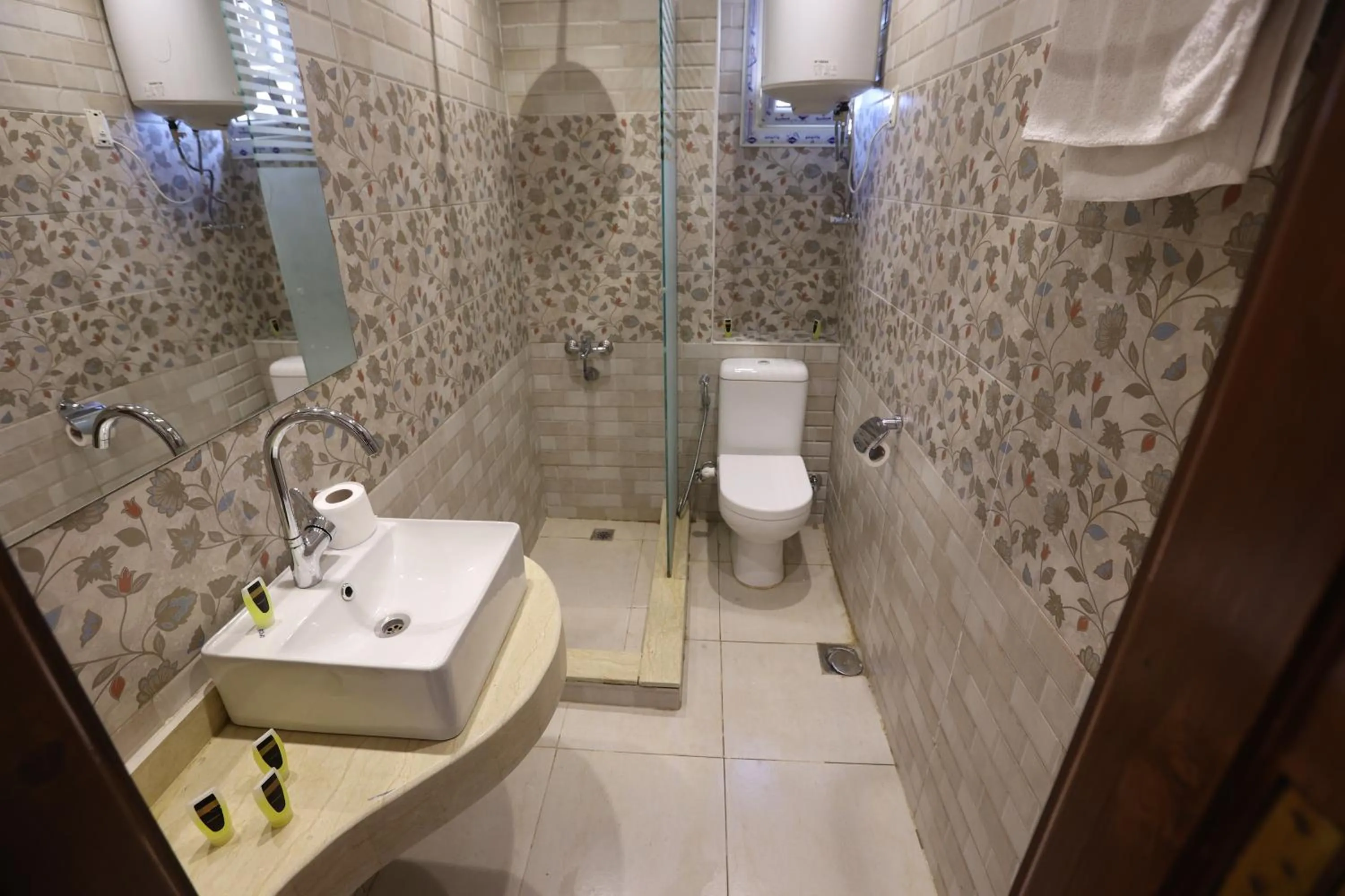 Shower in Eagles Pyramids View