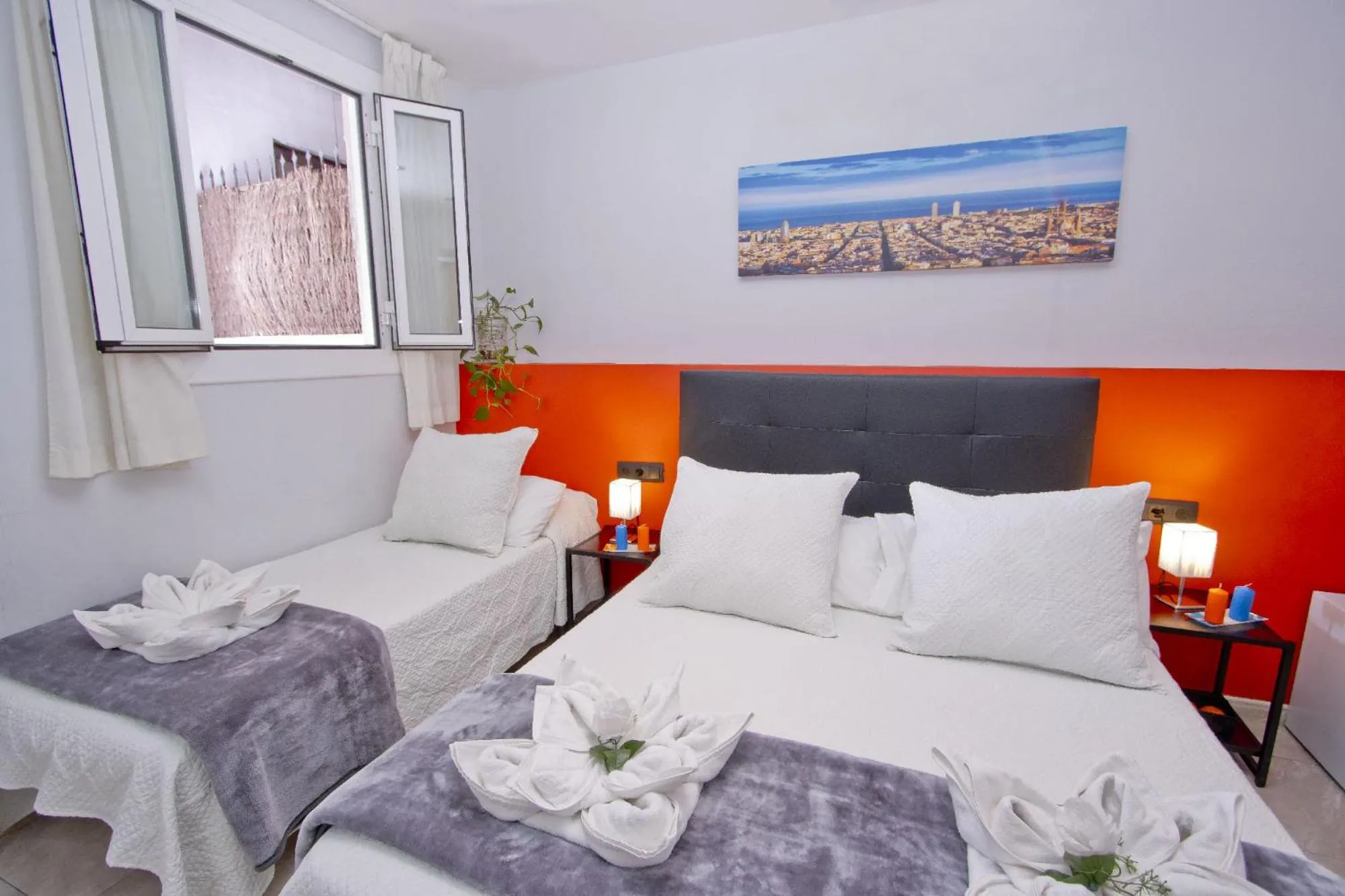 Bed in Barcelona City Centre Hostal