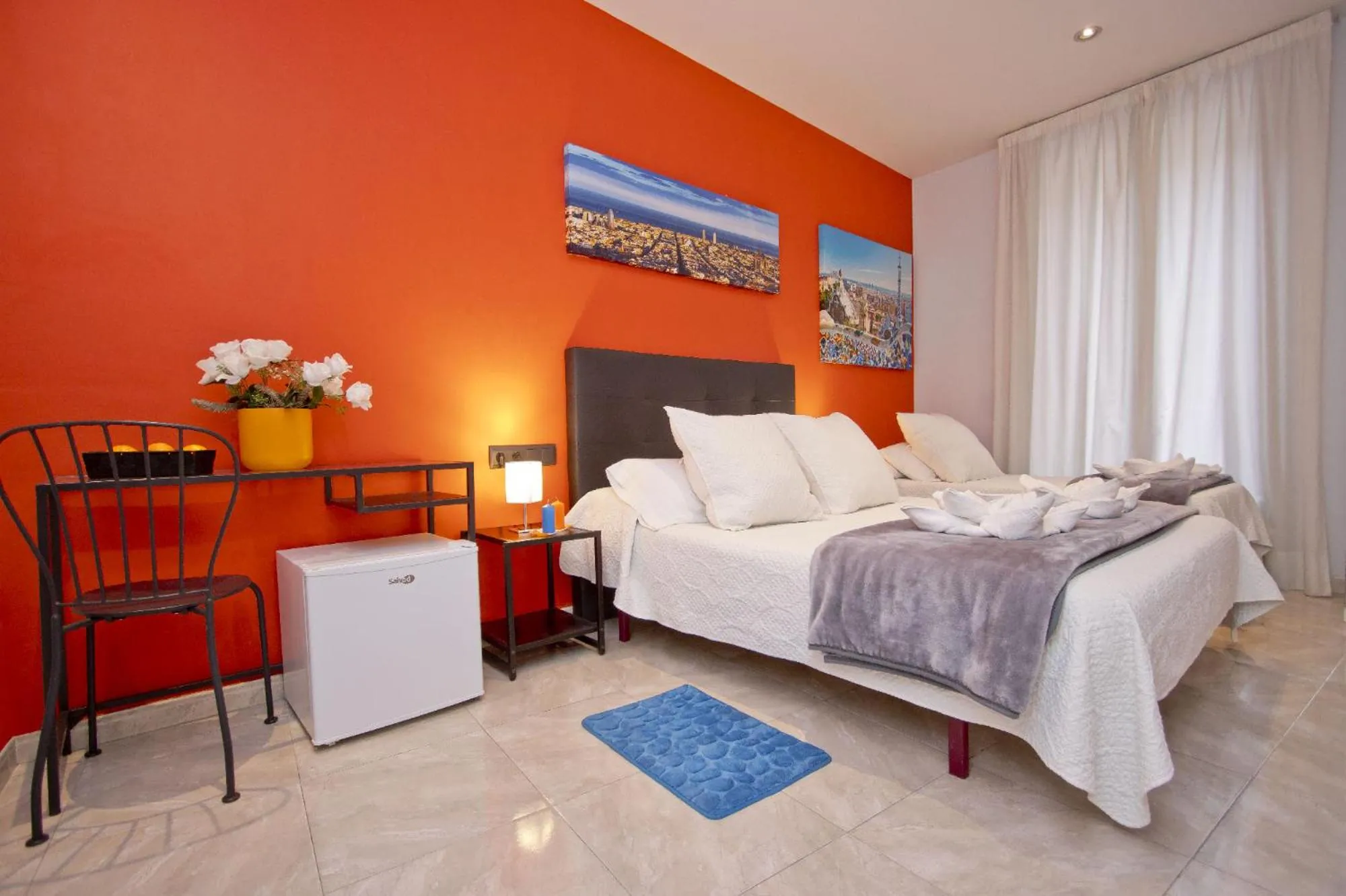 Bed in Barcelona City Centre Hostal