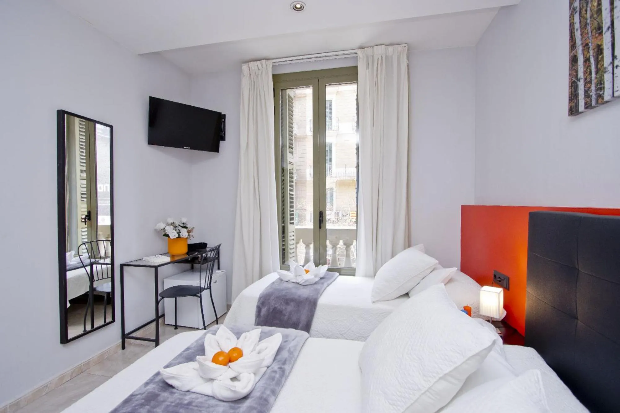 Bed in Barcelona City Centre Hostal